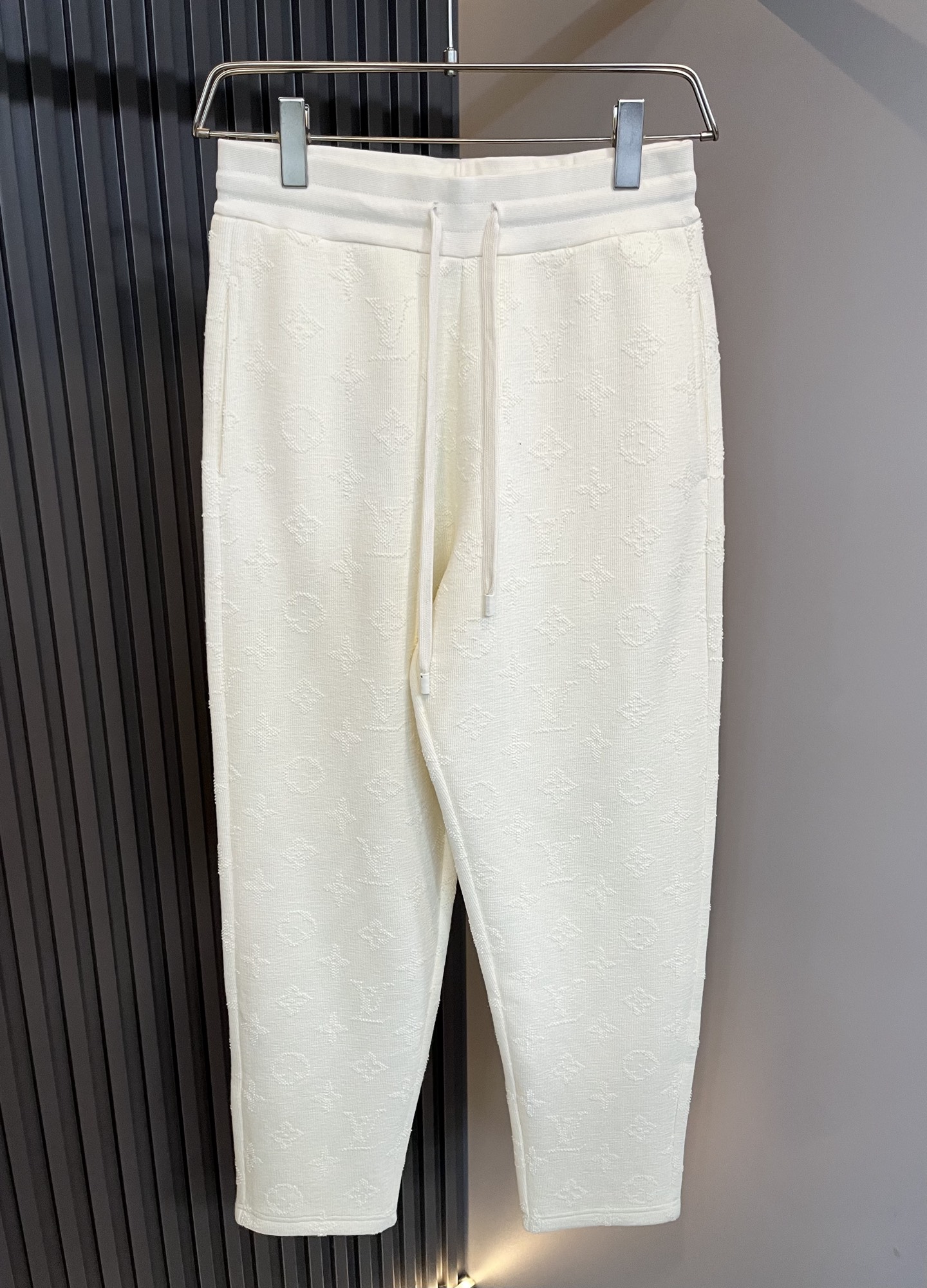 Louis Vuit*on 路易家族 2025秋冬新款Monogram系列！男女同款👫套装！路易家族的新