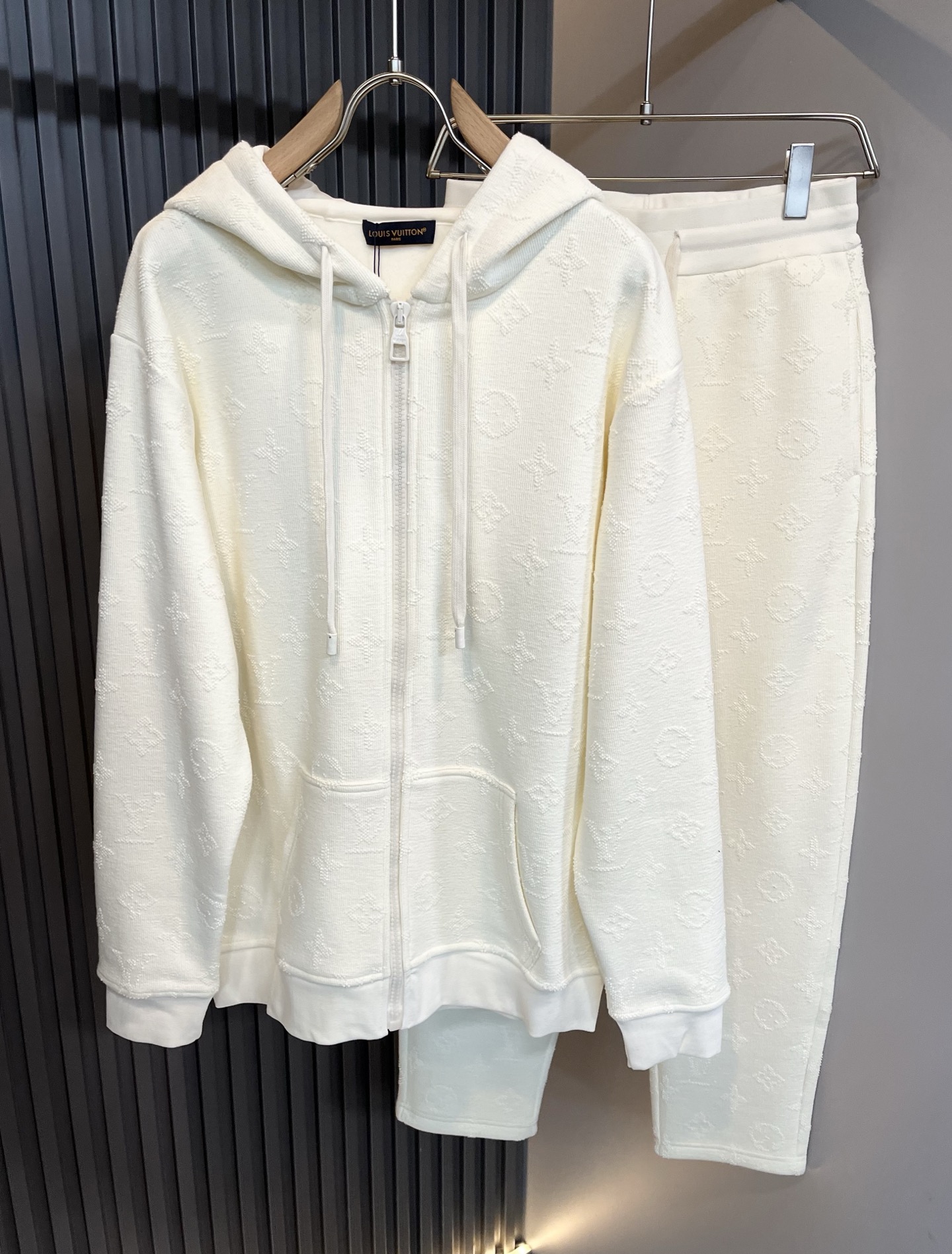 Louis Vuit*on 路易家族 2025秋冬新款Monogram系列！男女同款👫套装！路易家族的新