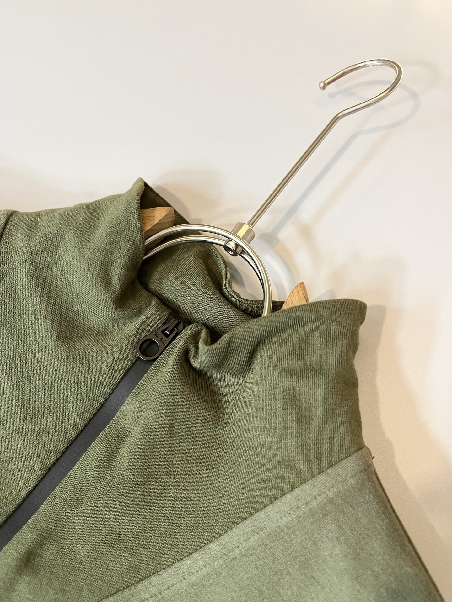 Loro Piana诺悠翩雅 2025秋冬男士套装，最新的贸易订单全品相！！网红款！上身舒适透气，不僵硬