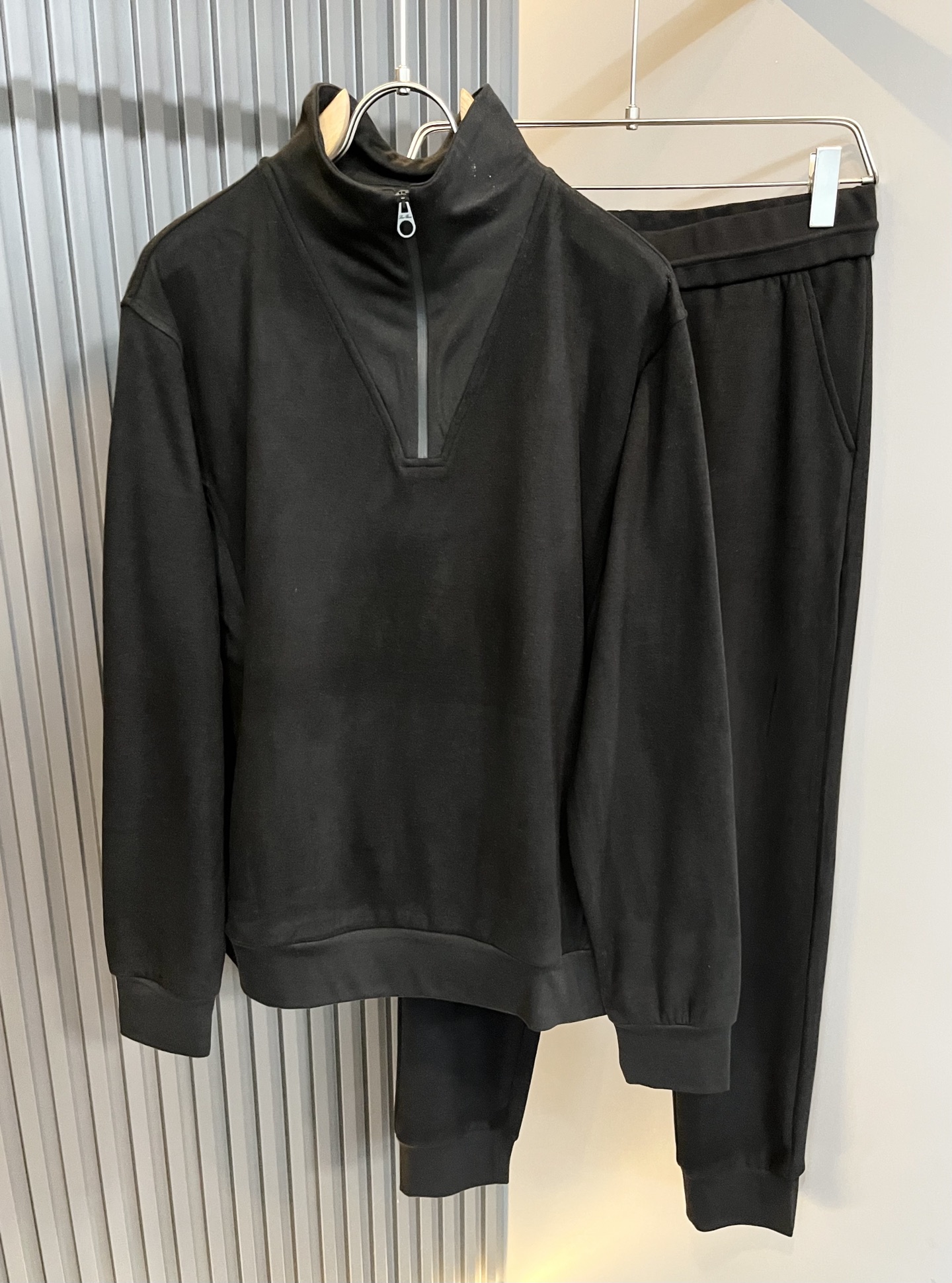 Loro Piana诺悠翩雅 2025秋冬男士套装，最新的贸易订单全品相！！网红款！上身舒适透气，不僵硬