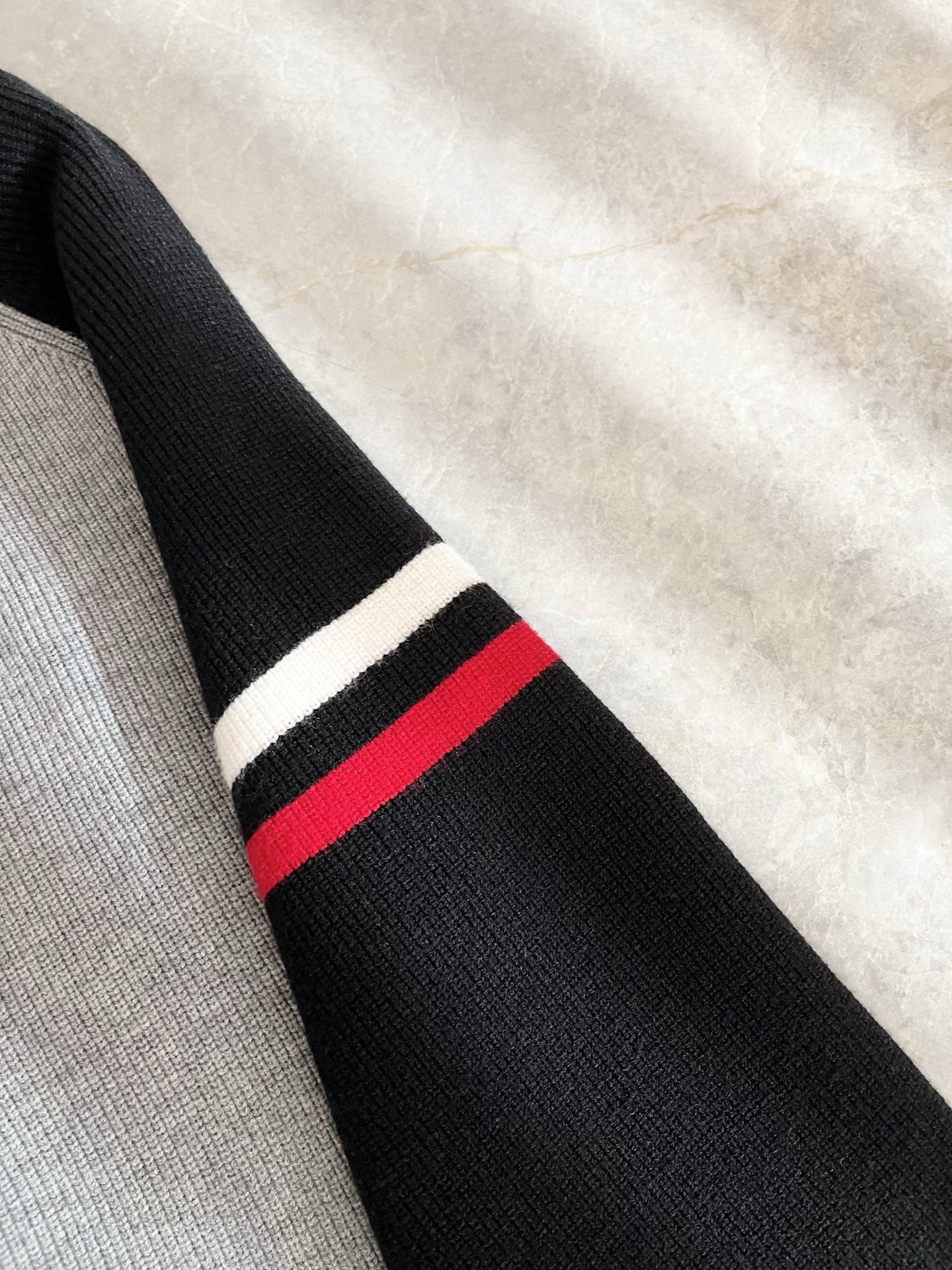 ThomBrow*e汤姆*朗2025秋冬新款男女同款👫针织羊毛衫，今年的专柜新品，男女同款👫超软羊毛面料