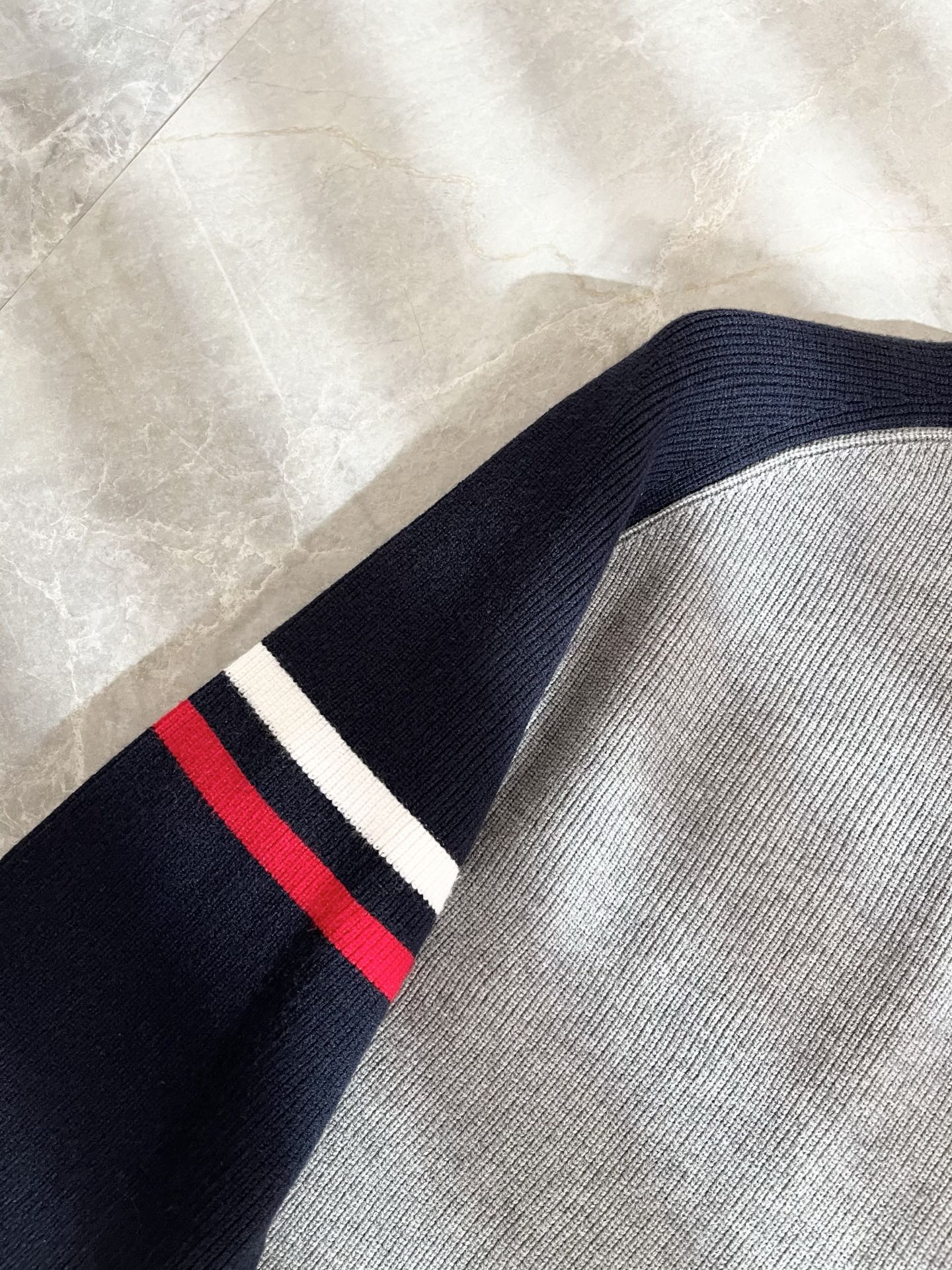 ThomBrow*e汤姆*朗2025秋冬新款男女同款👫针织羊毛衫，今年的专柜新品，男女同款👫超软羊毛面料