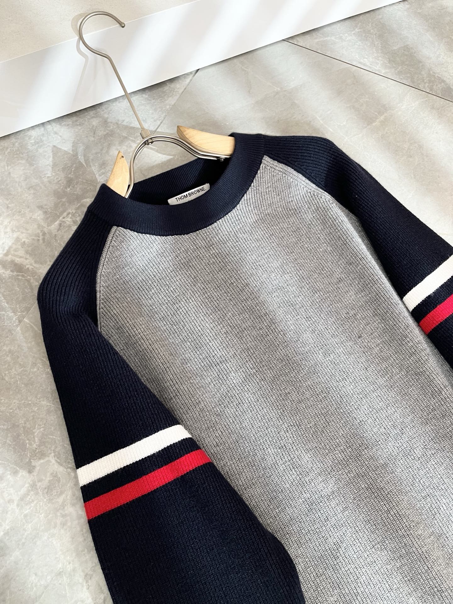 ThomBrow*e汤姆*朗2025秋冬新款男女同款👫针织羊毛衫，今年的专柜新品，男女同款👫超软羊毛面料