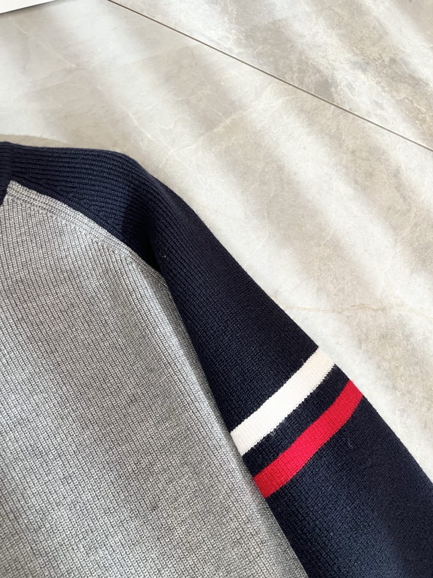 ThomBrow*e汤姆*朗2025秋冬新款男女同款👫针织羊毛衫，今年的专柜新品，男女同款👫超软羊毛面料