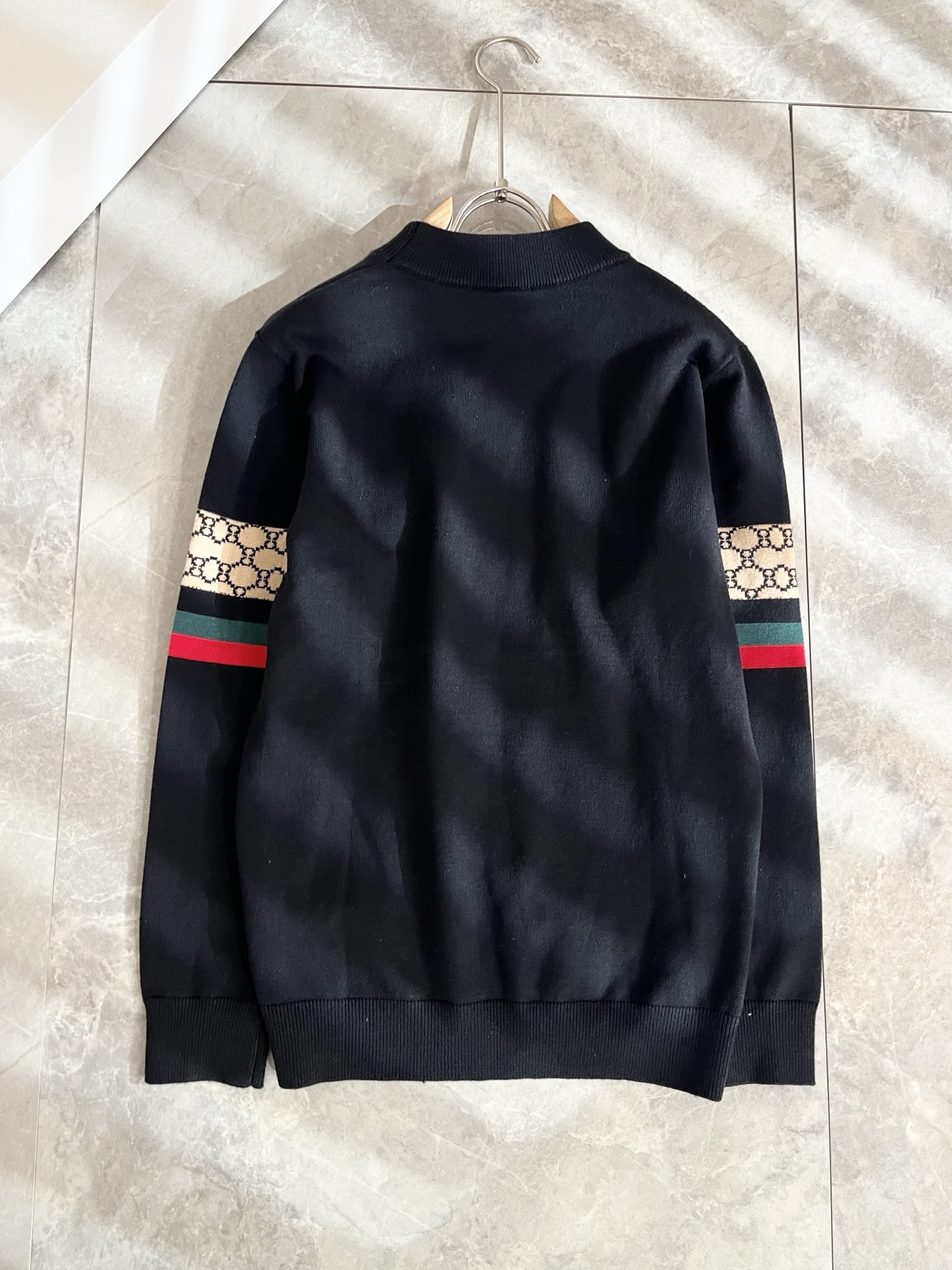 GUC*I 古家 2025秋冬新款男女同款👫 高克重针织羊毛衫，全景钩织GG标识logo图案设计！贸易公
