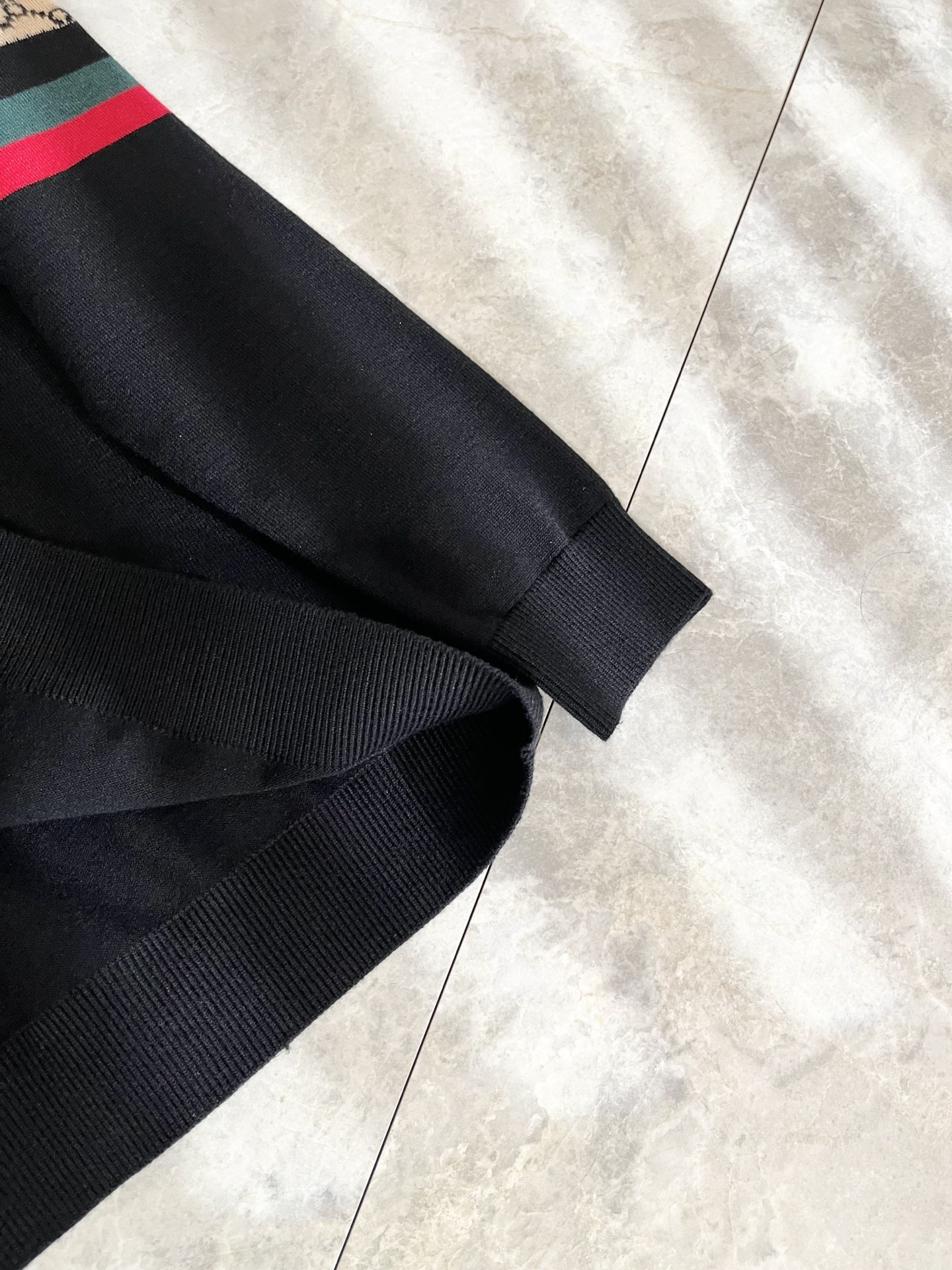 GUC*I 古家 2025秋冬新款男女同款👫 高克重针织羊毛衫，全景钩织GG标识logo图案设计！贸易公