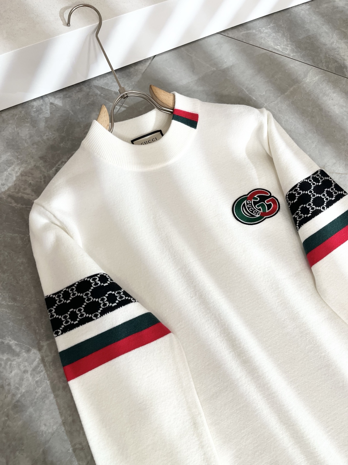 GUC*I 古家 2025秋冬新款男女同款👫 高克重针织羊毛衫，全景钩织GG标识logo图案设计！贸易公