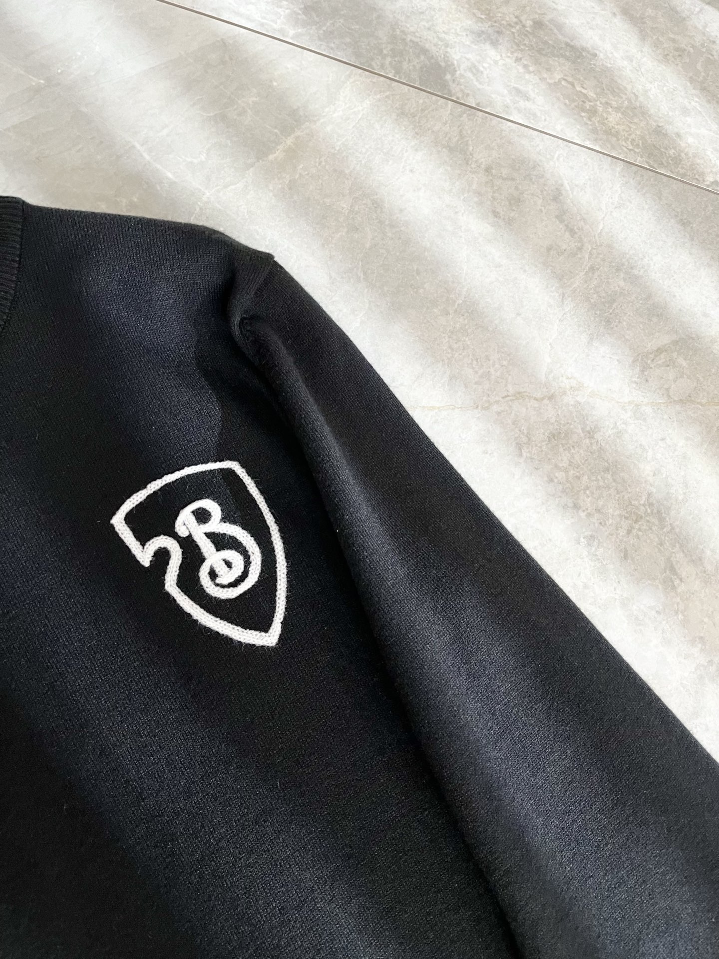 Bur*erry 巴*莉 2025秋冬新款针织羊毛衫，设计标志logo图案刺绣设计！品牌经典设计元素！既