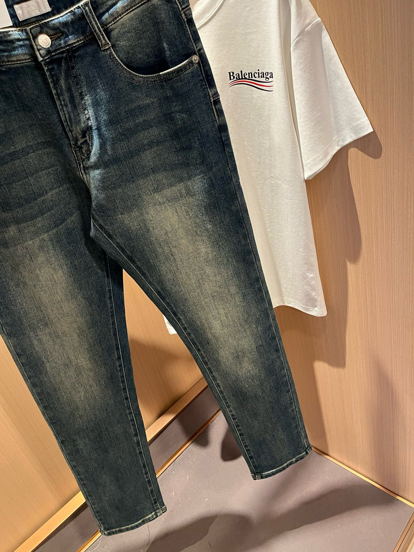 Dio*r 迪家 2025秋冬男士水洗小直筒牛仔裤！贸易公司渠道牛货，品相超赞，时尚圈万能的百搭裤王，欧