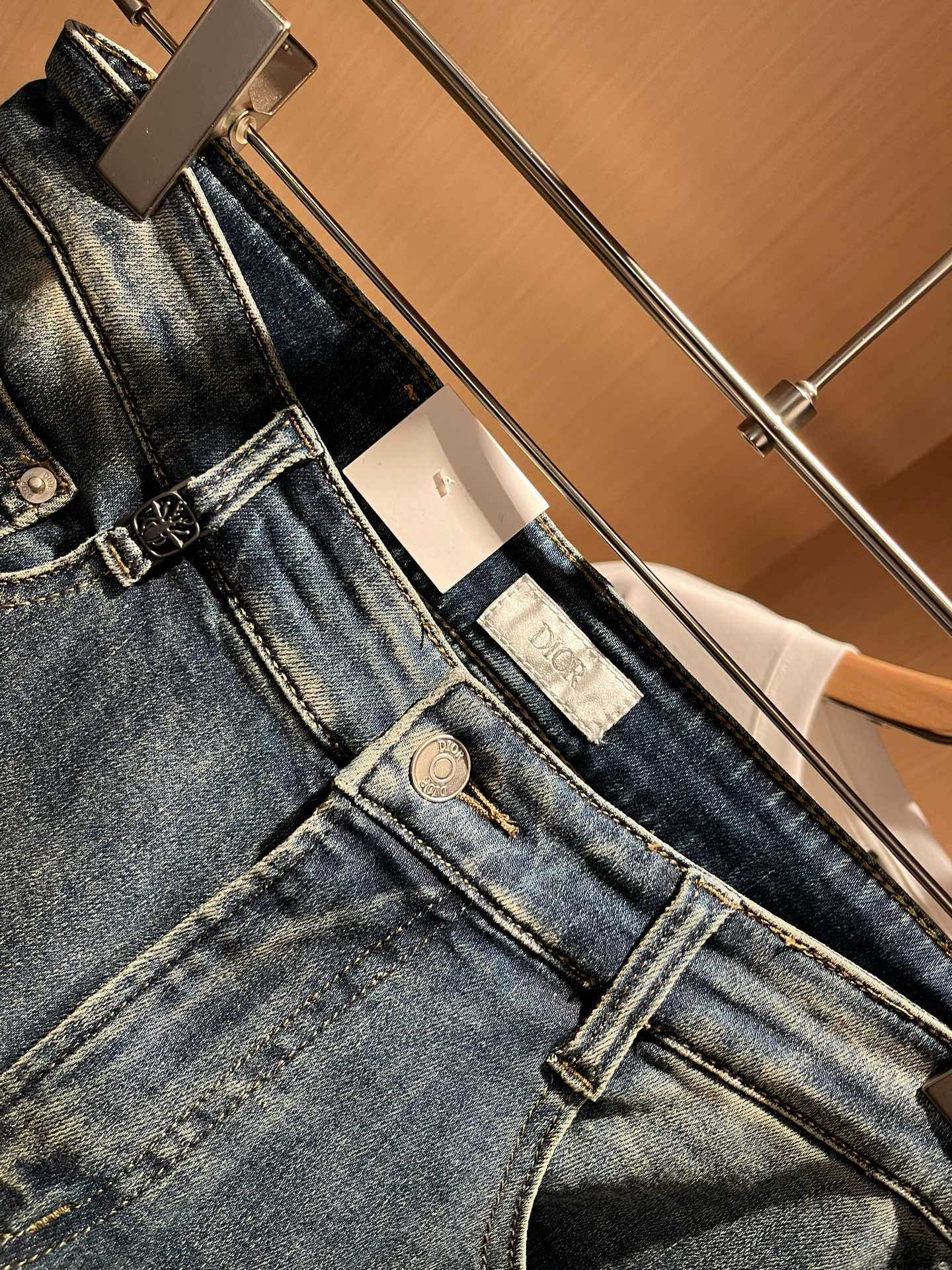 Dio*r 迪家 2025秋冬男士水洗小直筒牛仔裤！贸易公司渠道牛货，品相超赞，时尚圈万能的百搭裤王，欧