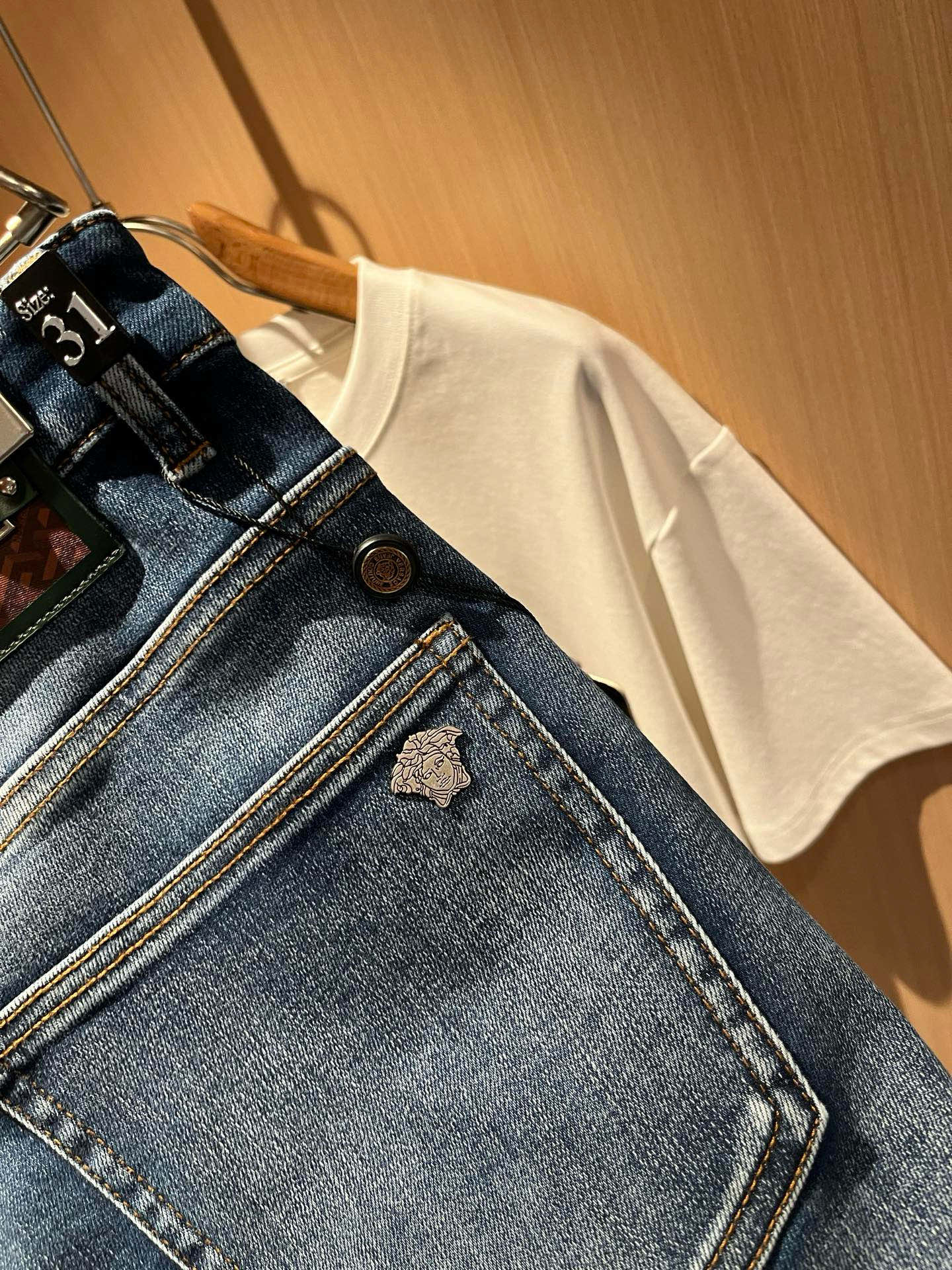 Versa*e范*哲 2025秋冬新款经典男士休闲牛仔裤、代工厂出品，出口欧美订单，2024官柜同步发售