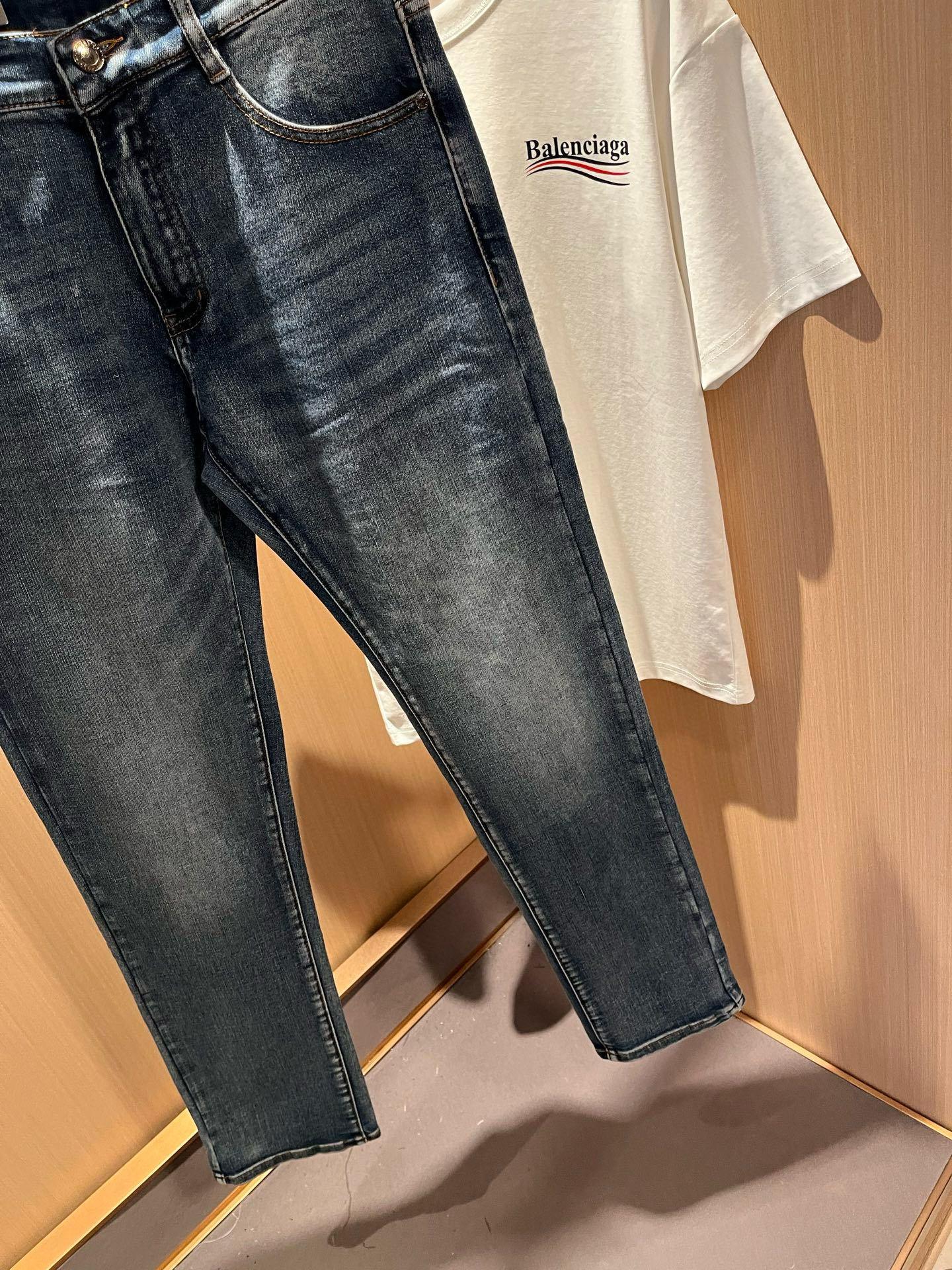 Arman阿*尼2025秋冬新款男士小直筒牛仔裤，贸易公司订单！官网同步 经典之作很好搭配衣服哦 怎么穿