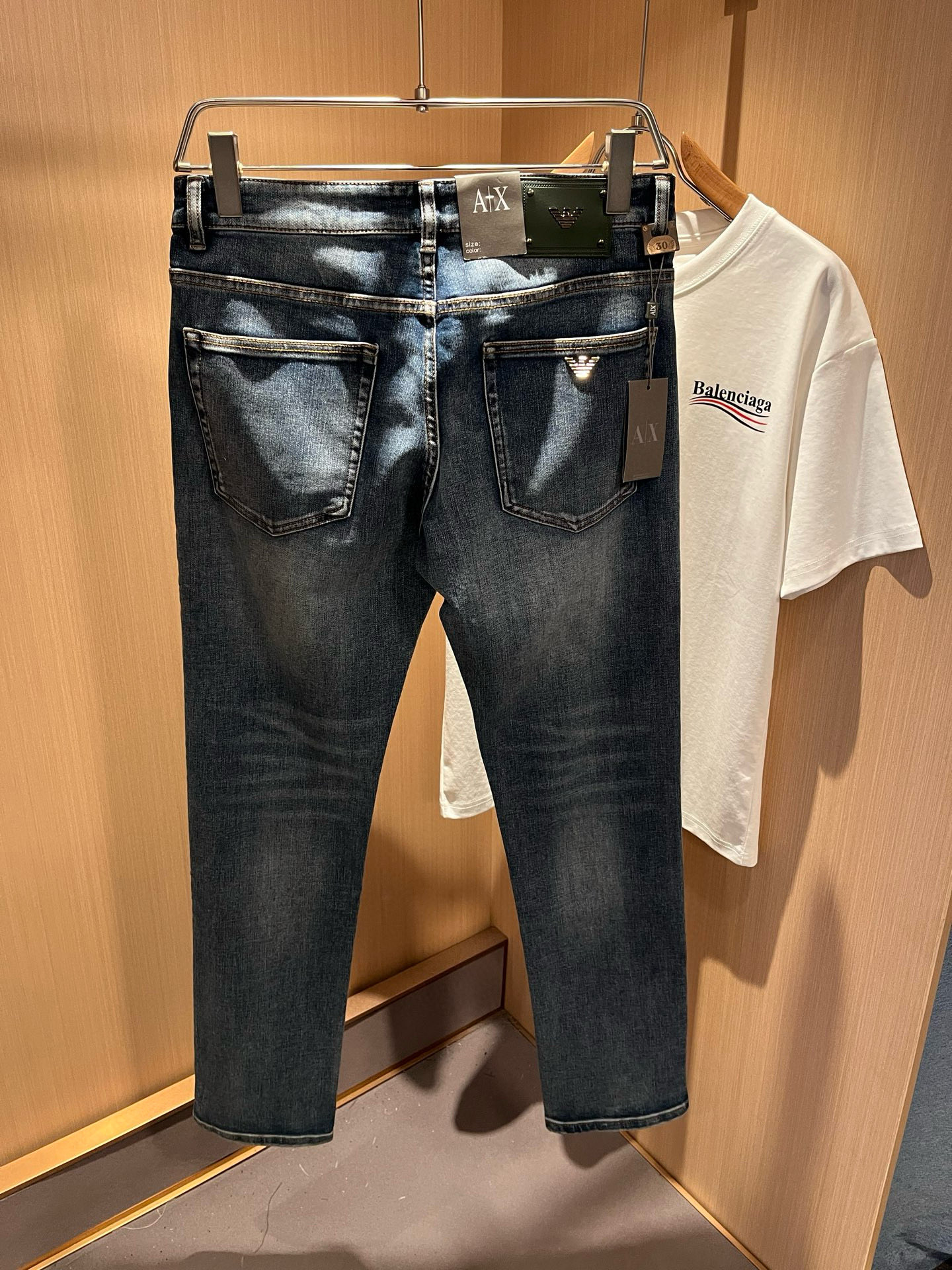 Arman阿*尼2025秋冬新款男士小直筒牛仔裤，贸易公司订单！官网同步 经典之作很好搭配衣服哦 怎么穿