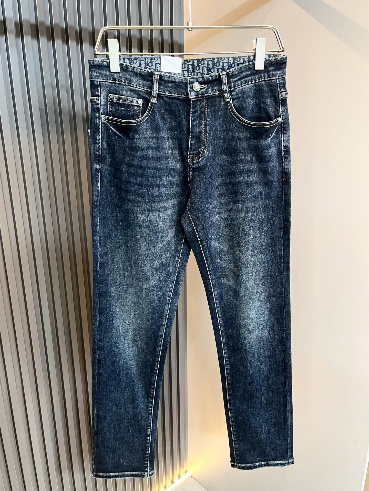 Dio*r 迪家 2025秋冬男士水洗小直筒牛仔裤！贸易公司渠道牛货，品相超赞，时尚圈万能的百搭裤王，欧