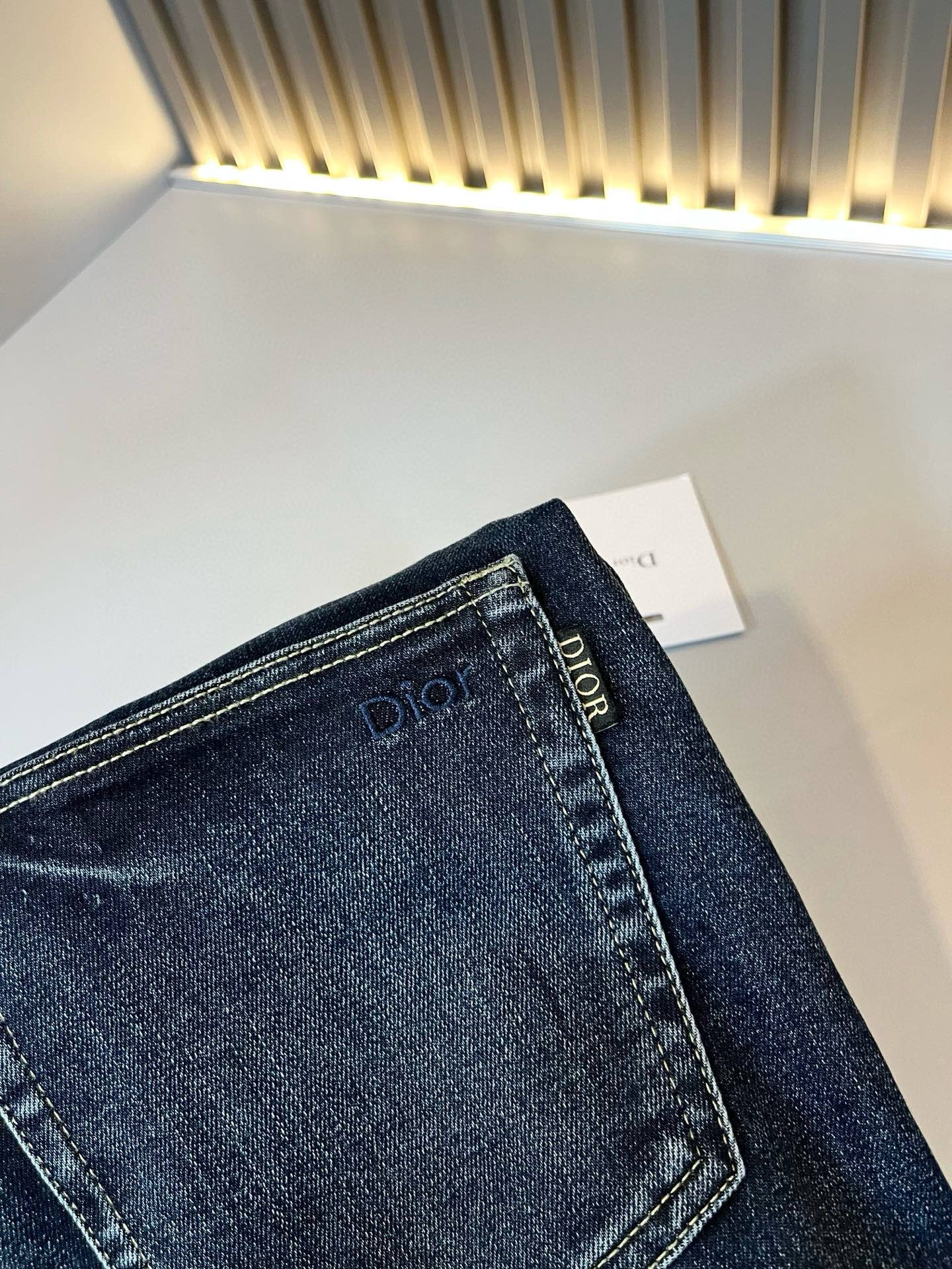 Dio*r 迪家 2025秋冬男士水洗小直筒牛仔裤！贸易公司渠道牛货，品相超赞，时尚圈万能的百搭裤王，欧