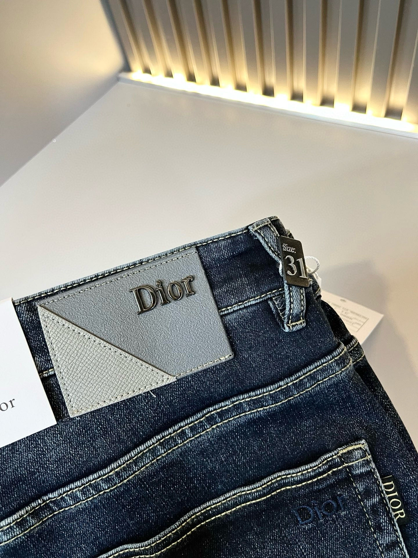 Dio*r 迪家 2025秋冬男士水洗小直筒牛仔裤！贸易公司渠道牛货，品相超赞，时尚圈万能的百搭裤王，欧