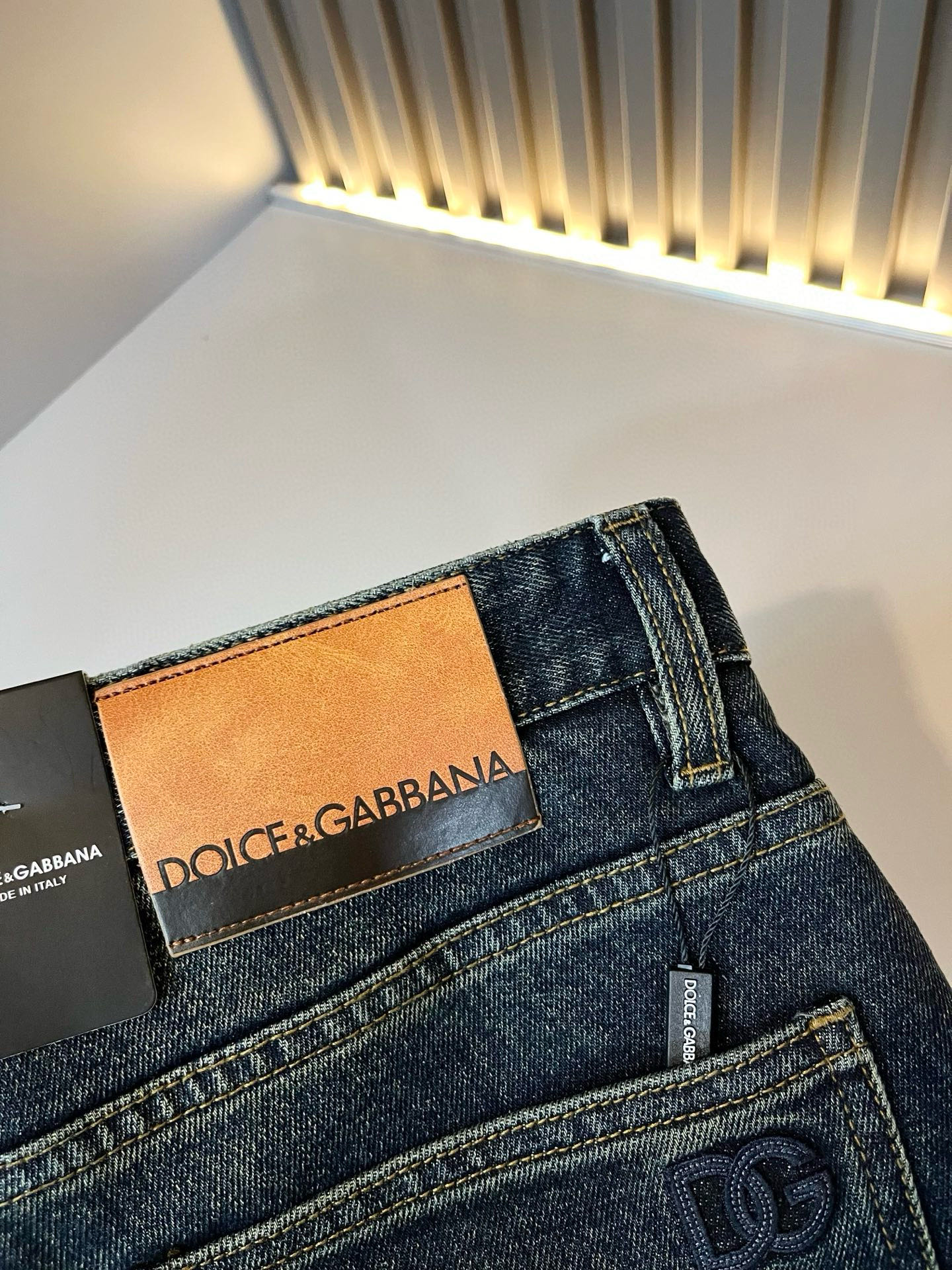 Dolce & 杜嘉*纳 2025秋冬新品牛仔裤，水洗处理自然不易变形脱色、立体剪裁完美塑形面料质舒适柔