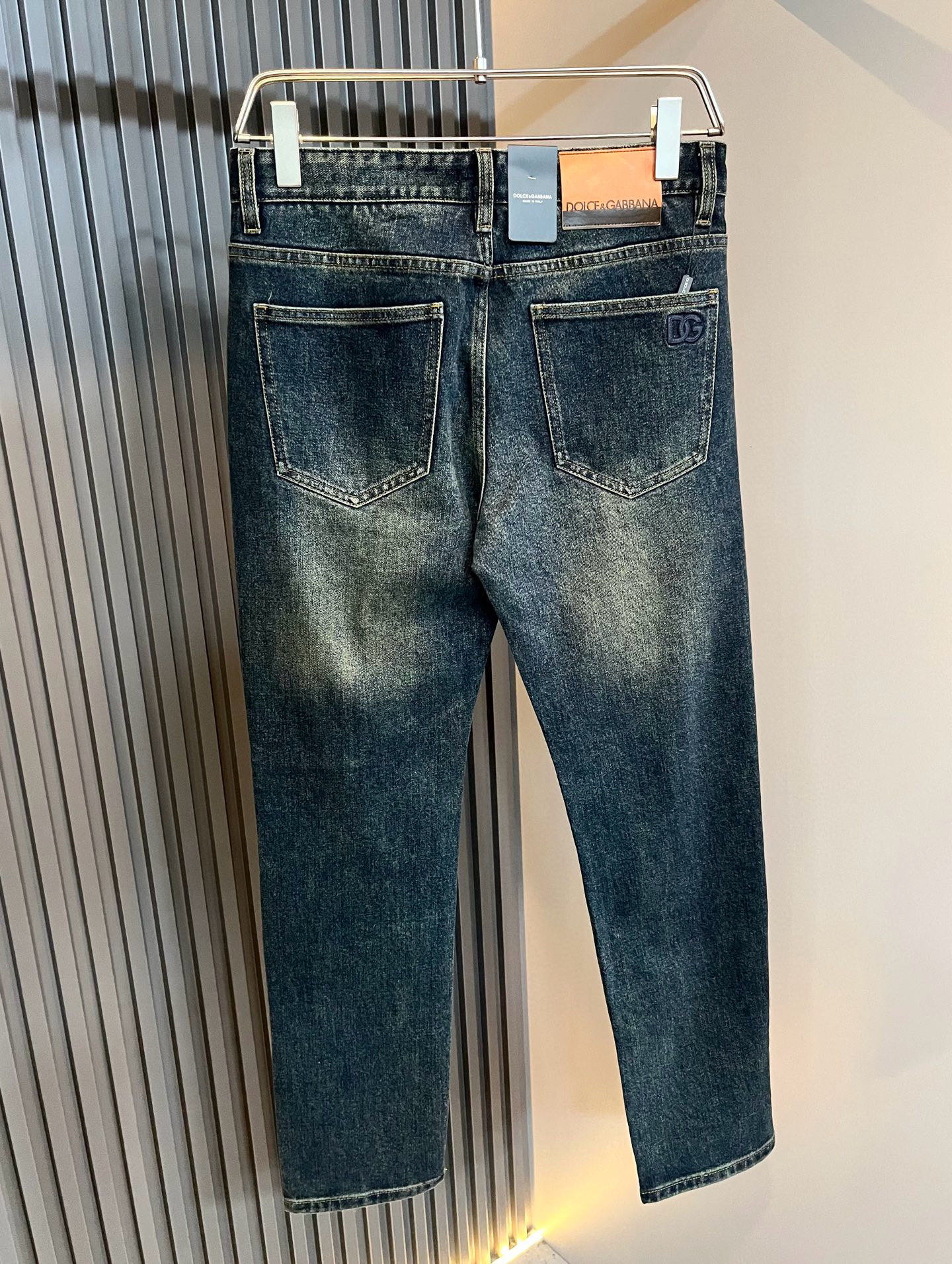 Dolce & 杜嘉*纳 2025秋冬新品牛仔裤，水洗处理自然不易变形脱色、立体剪裁完美塑形面料质舒适柔