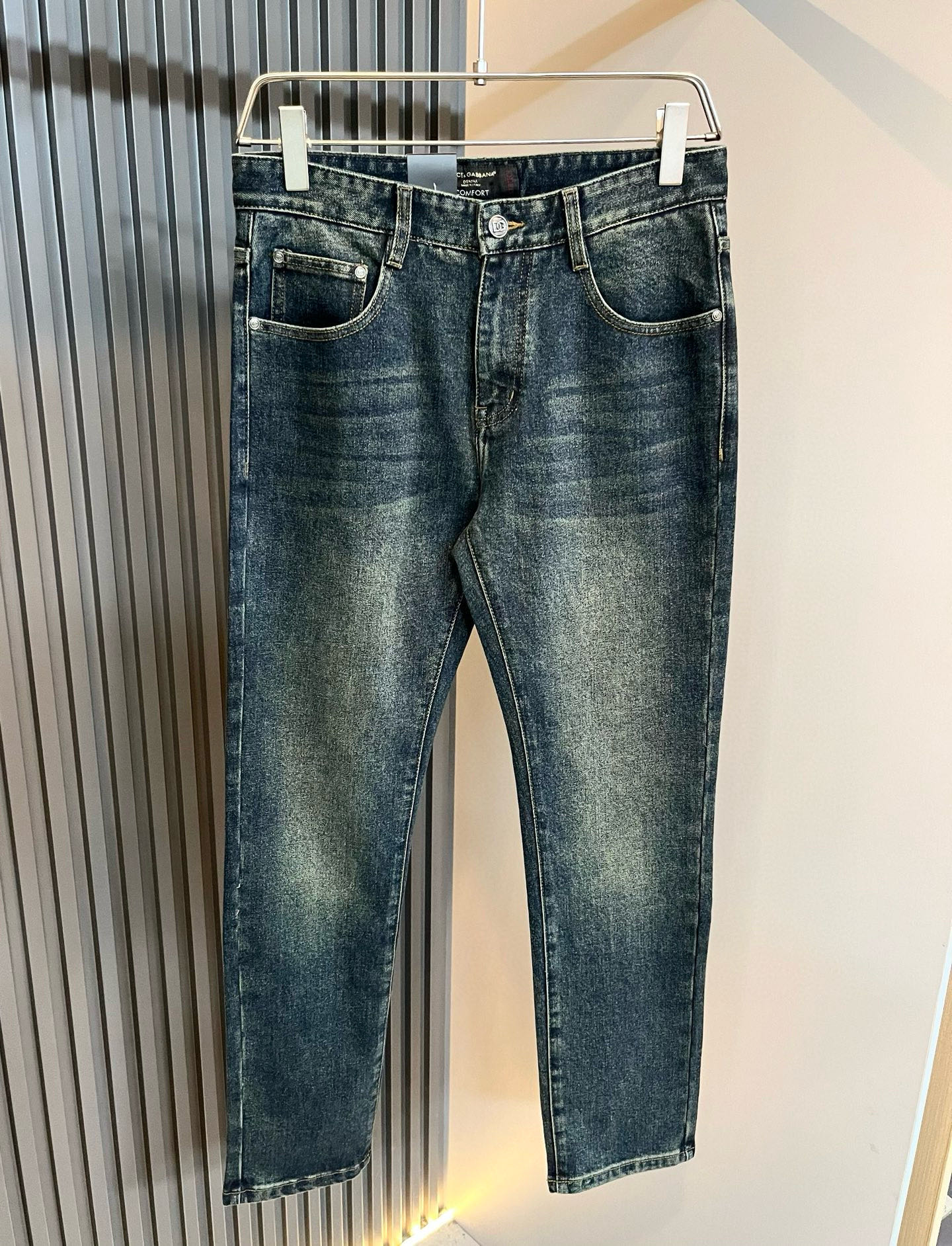 Dolce & 杜嘉*纳 2025秋冬新品牛仔裤，水洗处理自然不易变形脱色、立体剪裁完美塑形面料质舒适柔