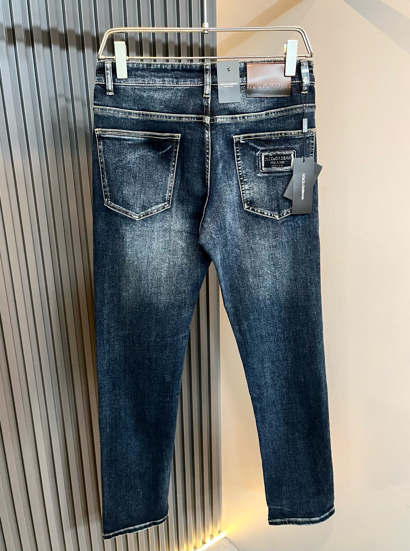 Dolce & 杜嘉*纳 2025秋冬新品牛仔裤，水洗处理自然不易变形脱色、立体剪裁完美塑形面料质舒适柔