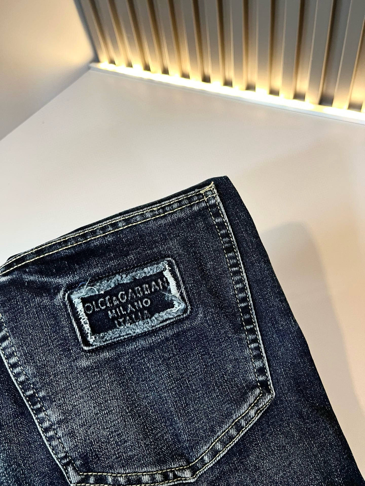 Dolce & 杜嘉*纳 2025秋冬新品牛仔裤，水洗处理自然不易变形脱色、立体剪裁完美塑形面料质舒适柔