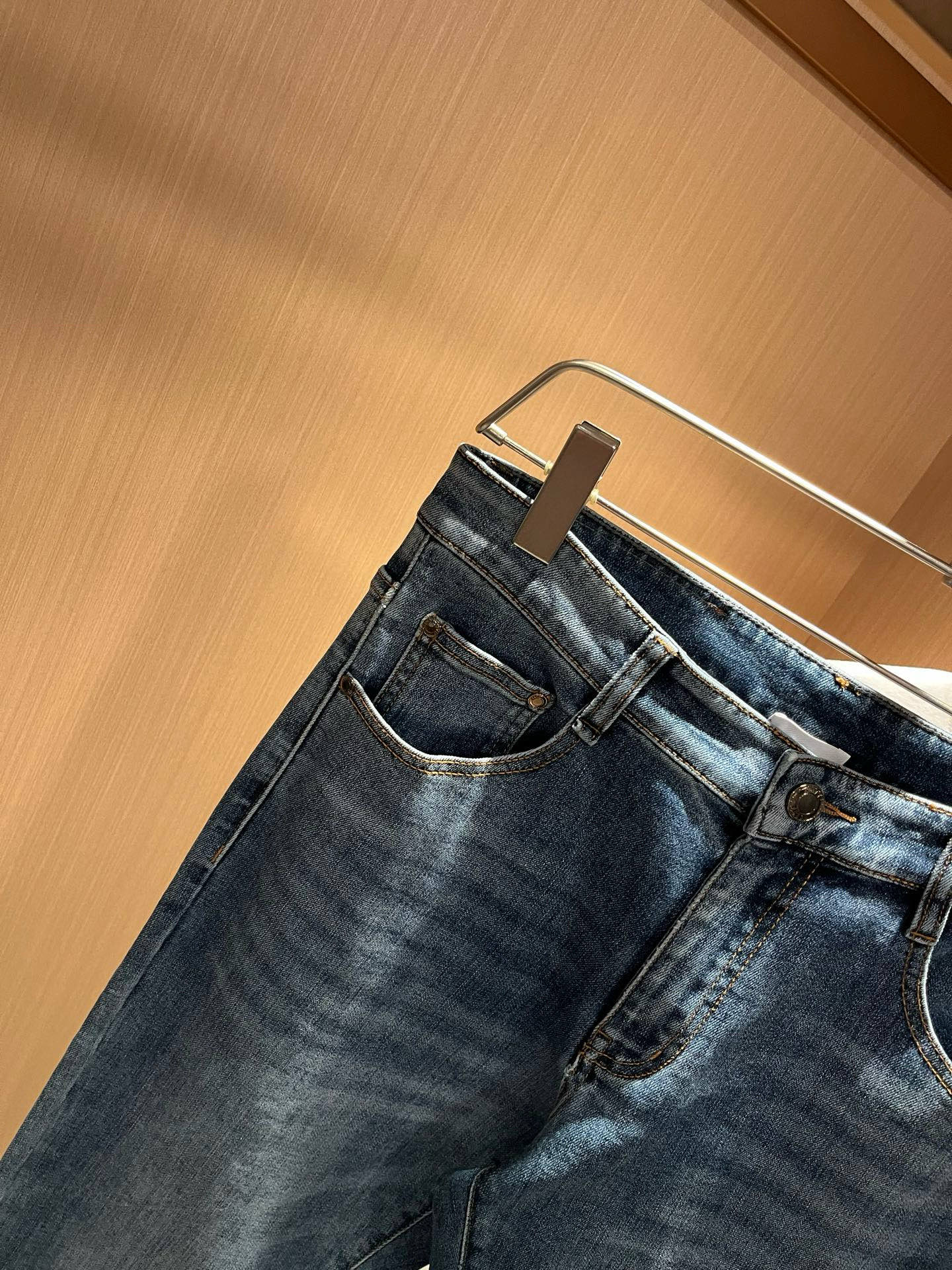 BURBER*Y巴*莉 2025秋冬新品男士高端休闲百搭牛仔裤！对于BUR粉丝来说，这样大气的经典设计足