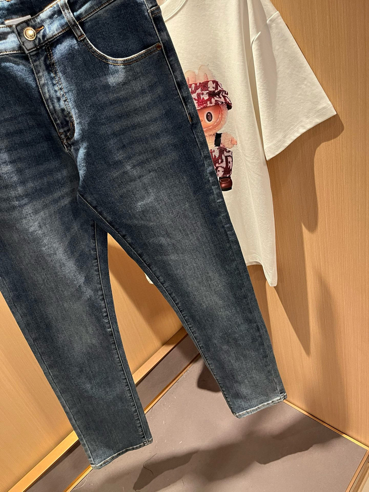 BURBER*Y巴*莉 2025秋冬新品男士高端休闲百搭牛仔裤！对于BUR粉丝来说，这样大气的经典设计足