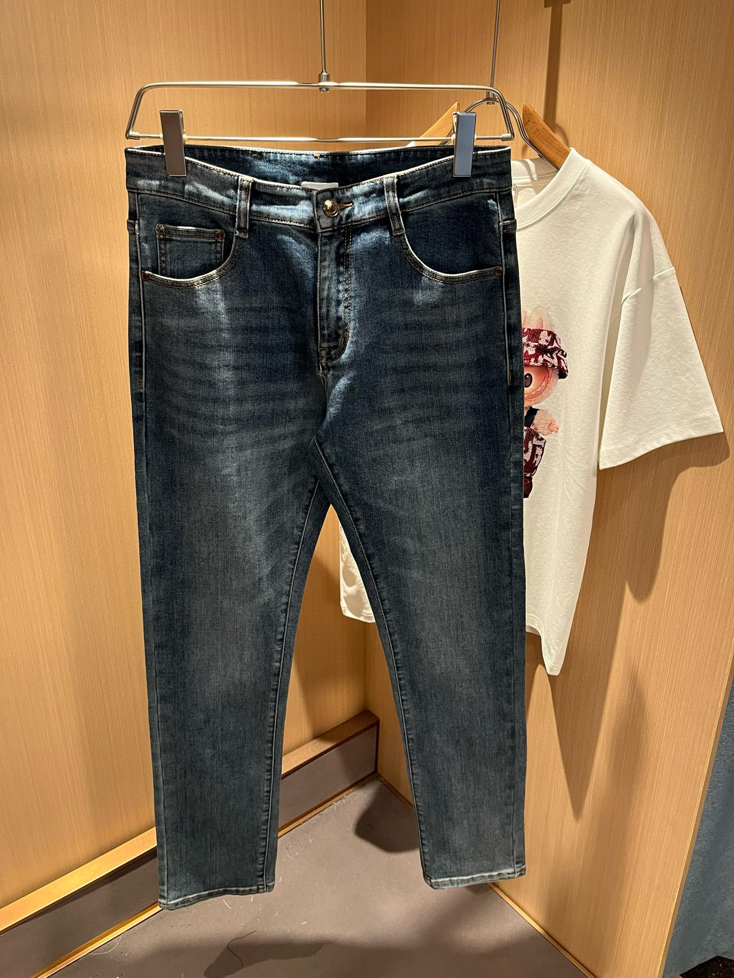 BURBER*Y巴*莉 2025秋冬新品男士高端休闲百搭牛仔裤！对于BUR粉丝来说，这样大气的经典设计足