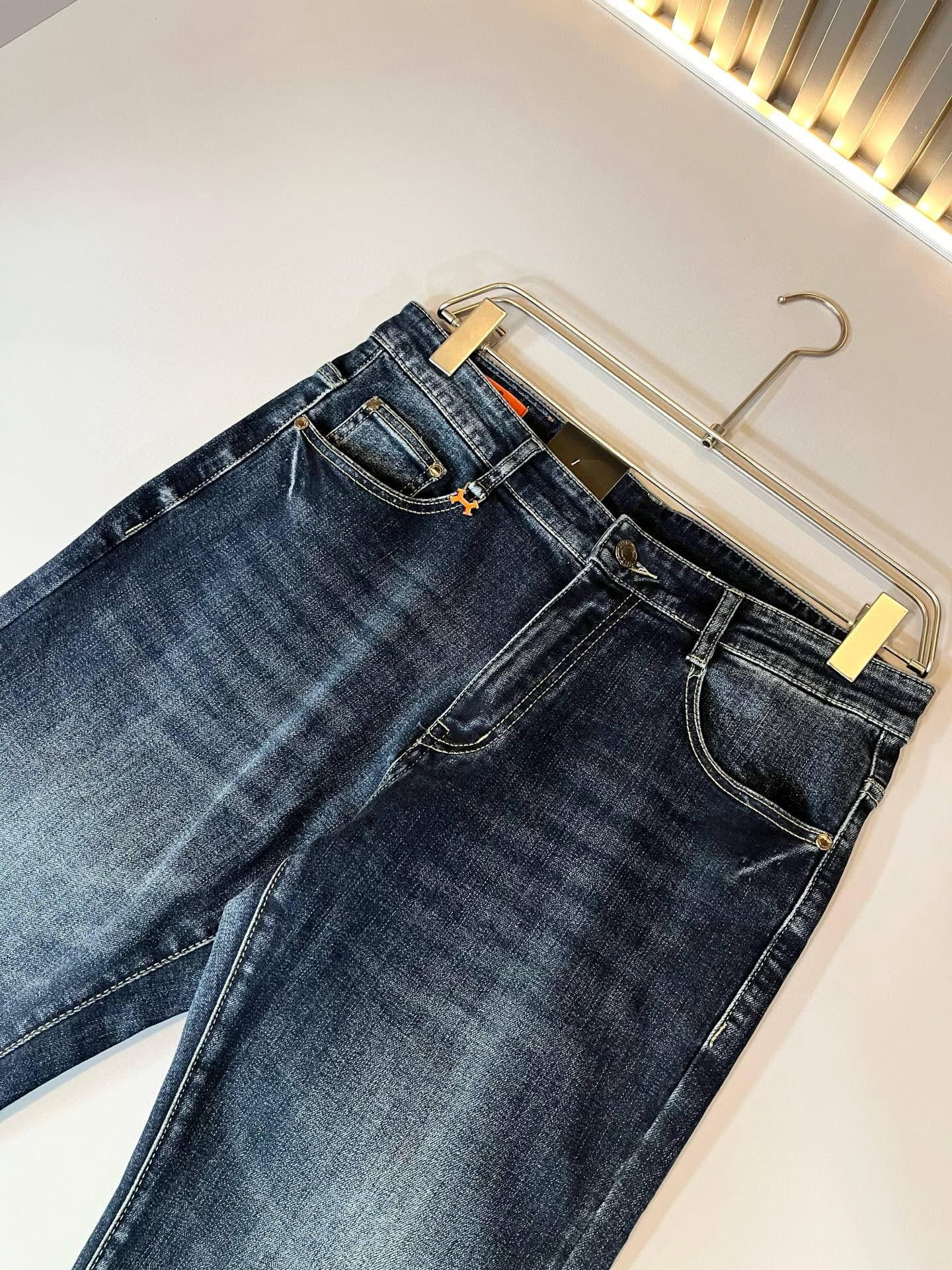 HERM*S 爱*仕 2025秋冬男士高端丹宁水洗小直筒牛仔裤 海外贸易公司渠道订单 ！男士修身直筒牛仔