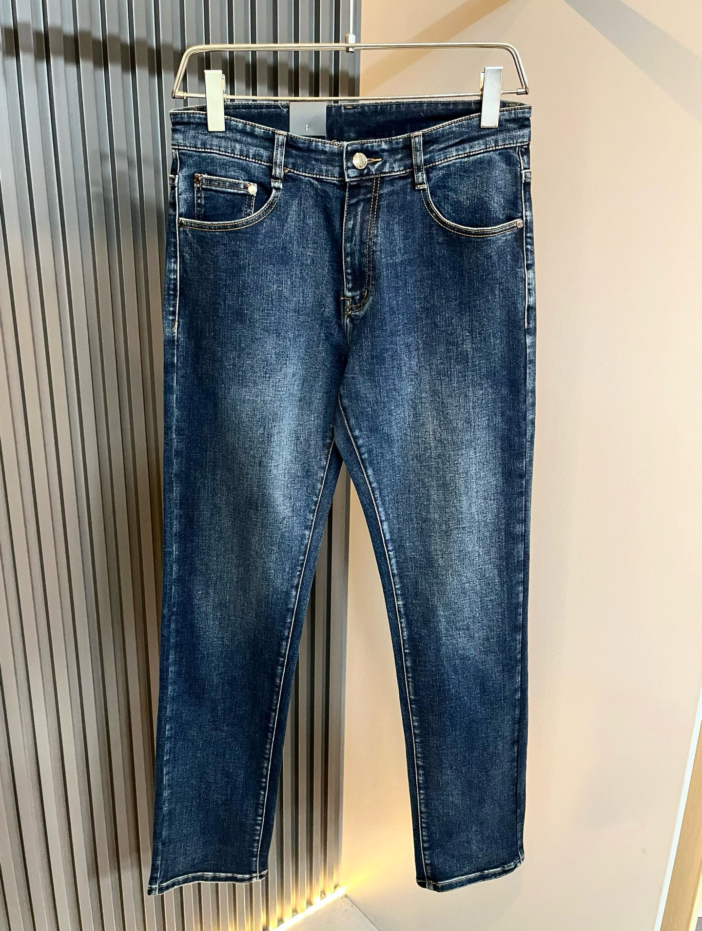 Dolce & 杜嘉*纳 2025秋冬新品牛仔裤，水洗处理自然不易变形脱色、立体剪裁完美塑形面料质舒适柔