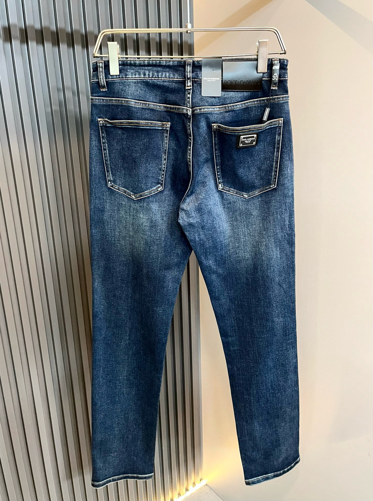 Dolce & 杜嘉*纳 2025秋冬新品牛仔裤，水洗处理自然不易变形脱色、立体剪裁完美塑形面料质舒适柔