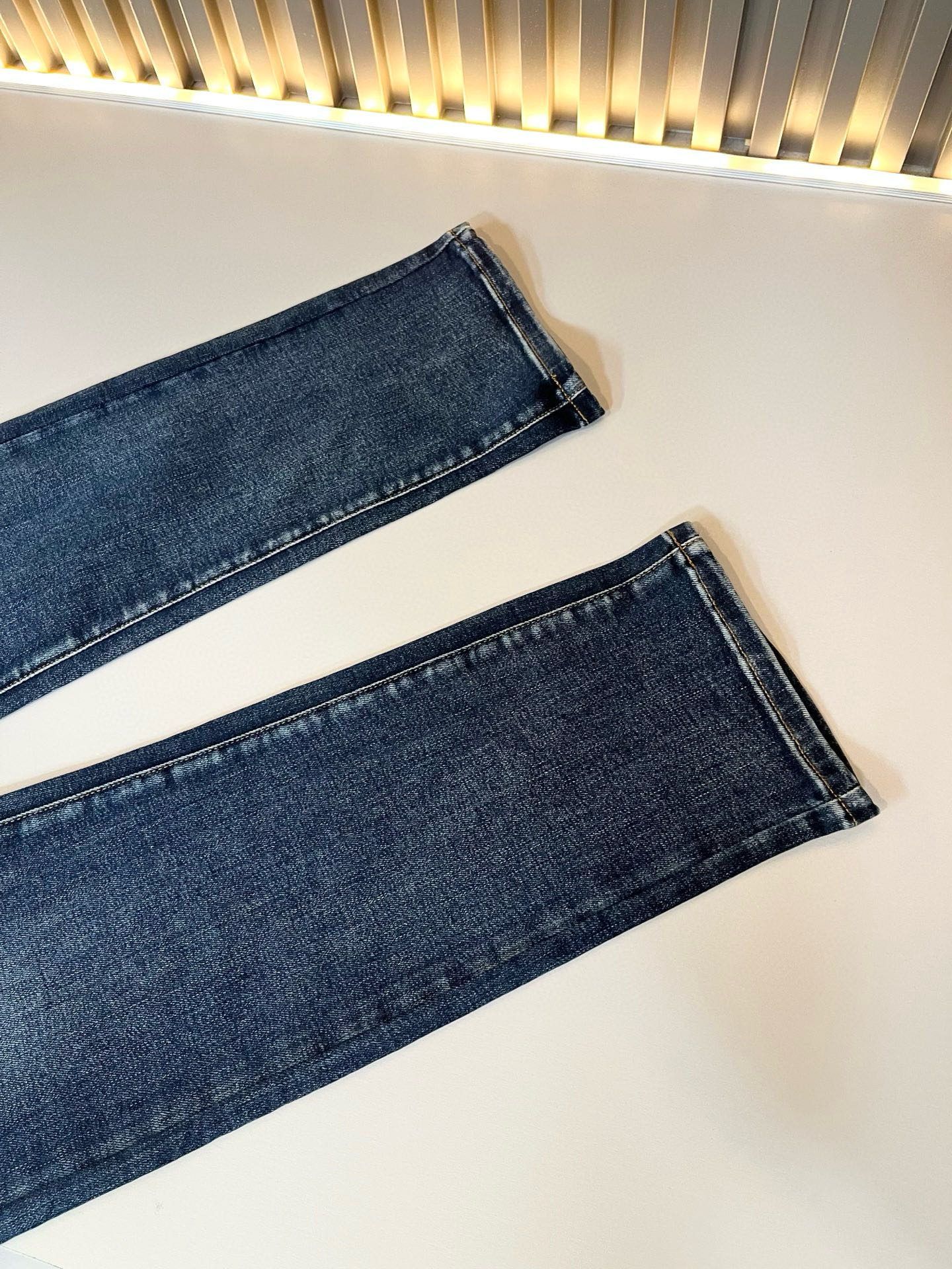 Dolce & 杜嘉*纳 2025秋冬新品牛仔裤，水洗处理自然不易变形脱色、立体剪裁完美塑形面料质舒适柔