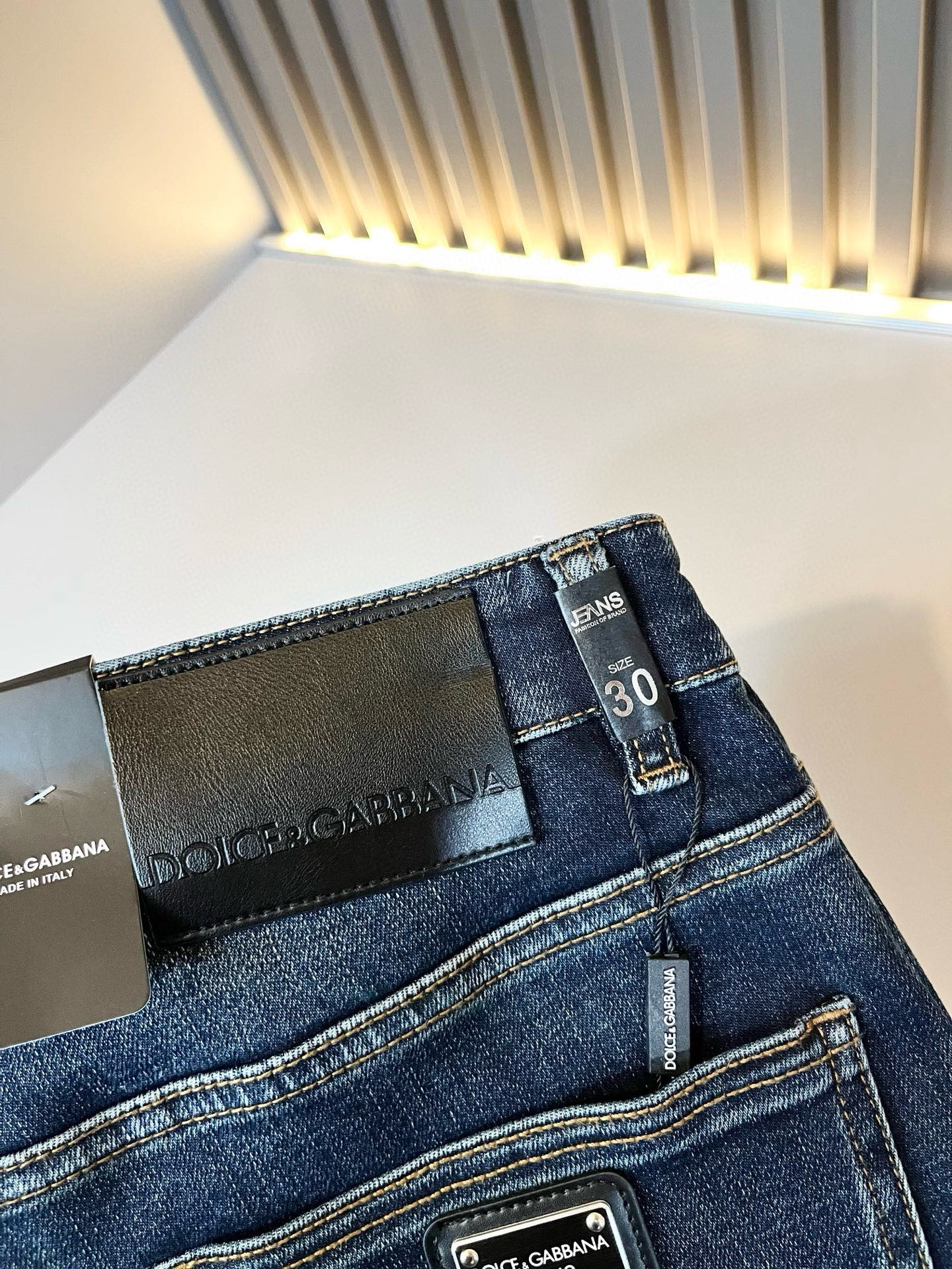 Dolce & 杜嘉*纳 2025秋冬新品牛仔裤，水洗处理自然不易变形脱色、立体剪裁完美塑形面料质舒适柔