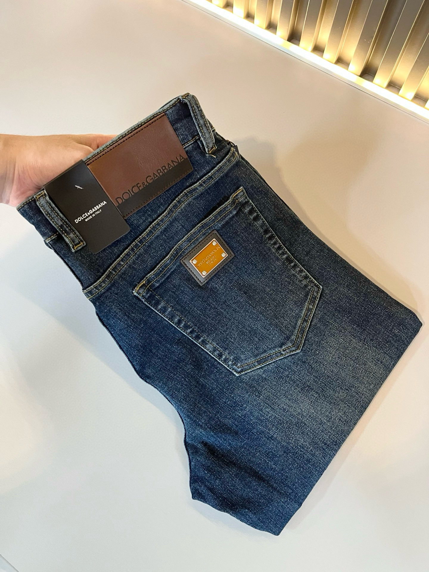 Dolce & 杜嘉*纳 2025秋冬新品牛仔裤，水洗处理自然不易变形脱色、立体剪裁完美塑形面料质舒适柔