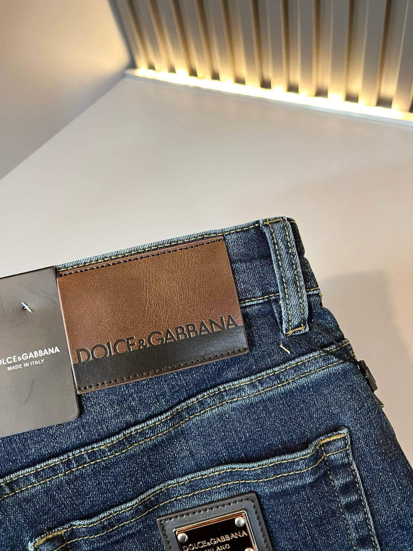 Dolce & 杜嘉*纳 2025秋冬新品牛仔裤，水洗处理自然不易变形脱色、立体剪裁完美塑形面料质舒适柔