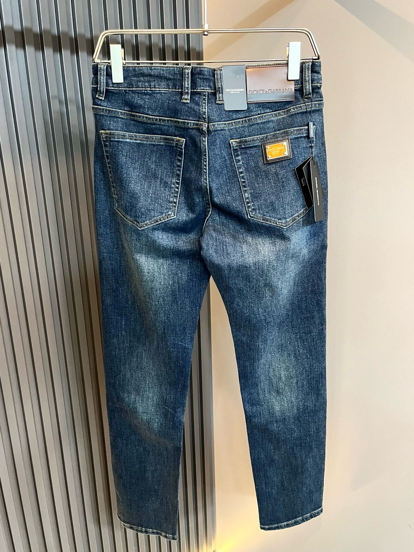 Dolce & 杜嘉*纳 2025秋冬新品牛仔裤，水洗处理自然不易变形脱色、立体剪裁完美塑形面料质舒适柔