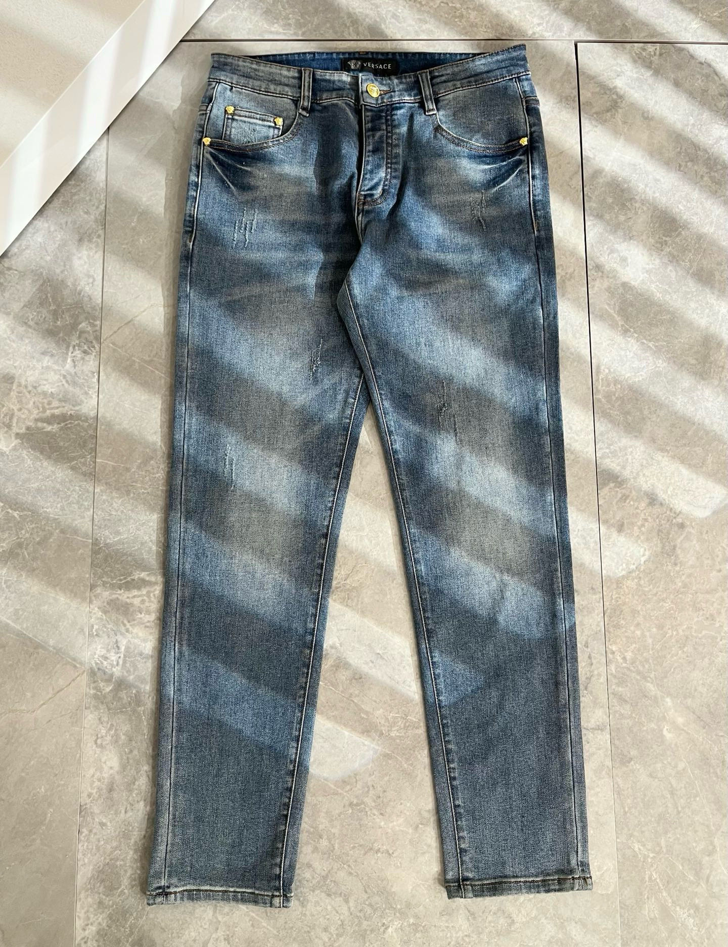 Versa*e范*哲 2025秋冬新款经典男士休闲牛仔裤、代工厂出品，出口欧美订单，2024官柜同步发售