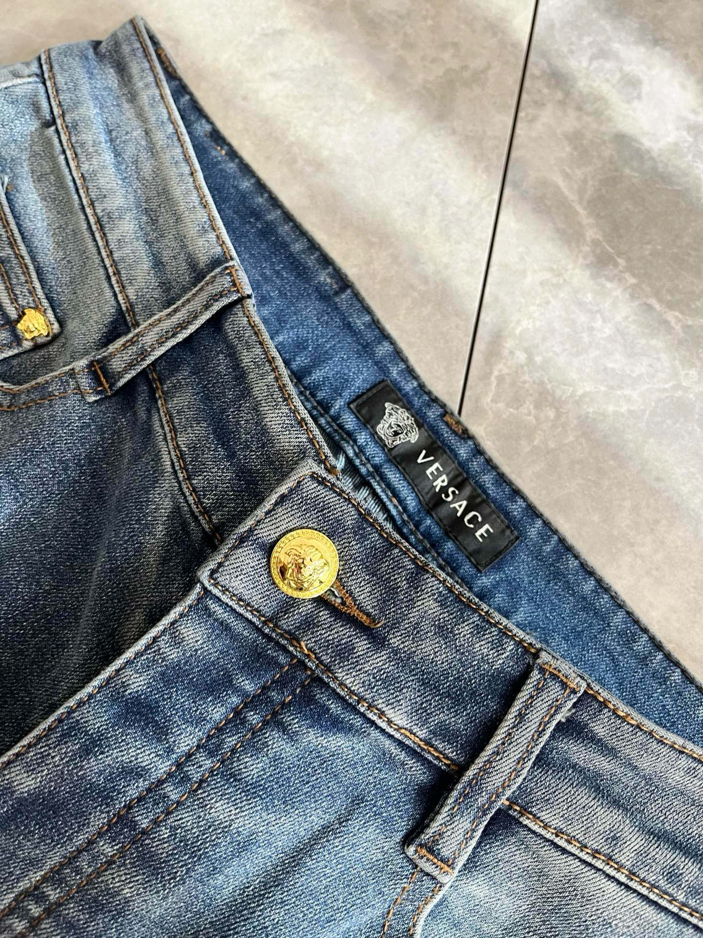 Versa*e范*哲 2025秋冬新款经典男士休闲牛仔裤、代工厂出品，出口欧美订单，2024官柜同步发售