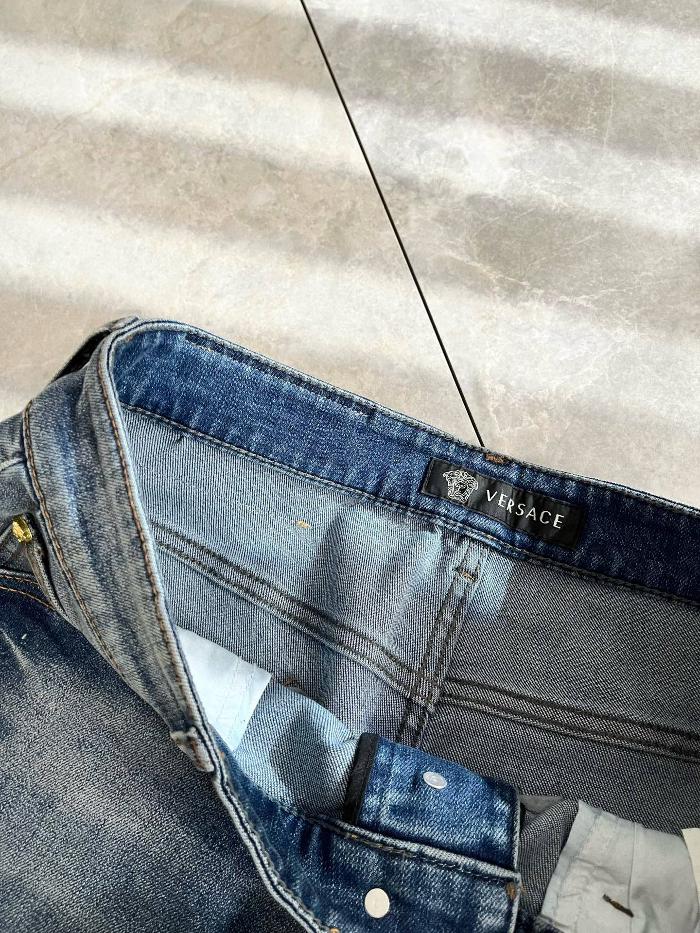 Versa*e范*哲 2025秋冬新款经典男士休闲牛仔裤、代工厂出品，出口欧美订单，2024官柜同步发售