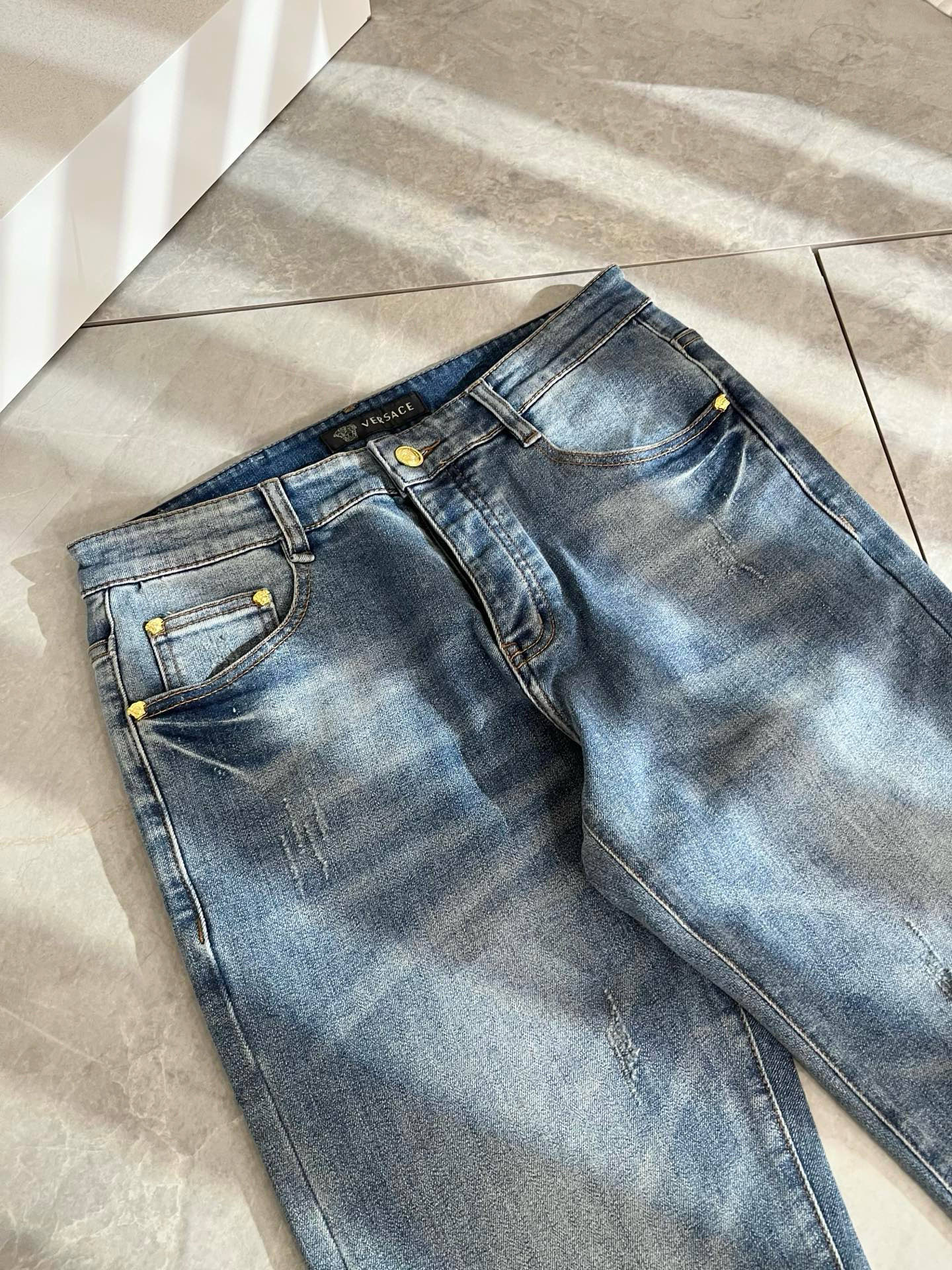 Versa*e范*哲 2025秋冬新款经典男士休闲牛仔裤、代工厂出品，出口欧美订单，2024官柜同步发售