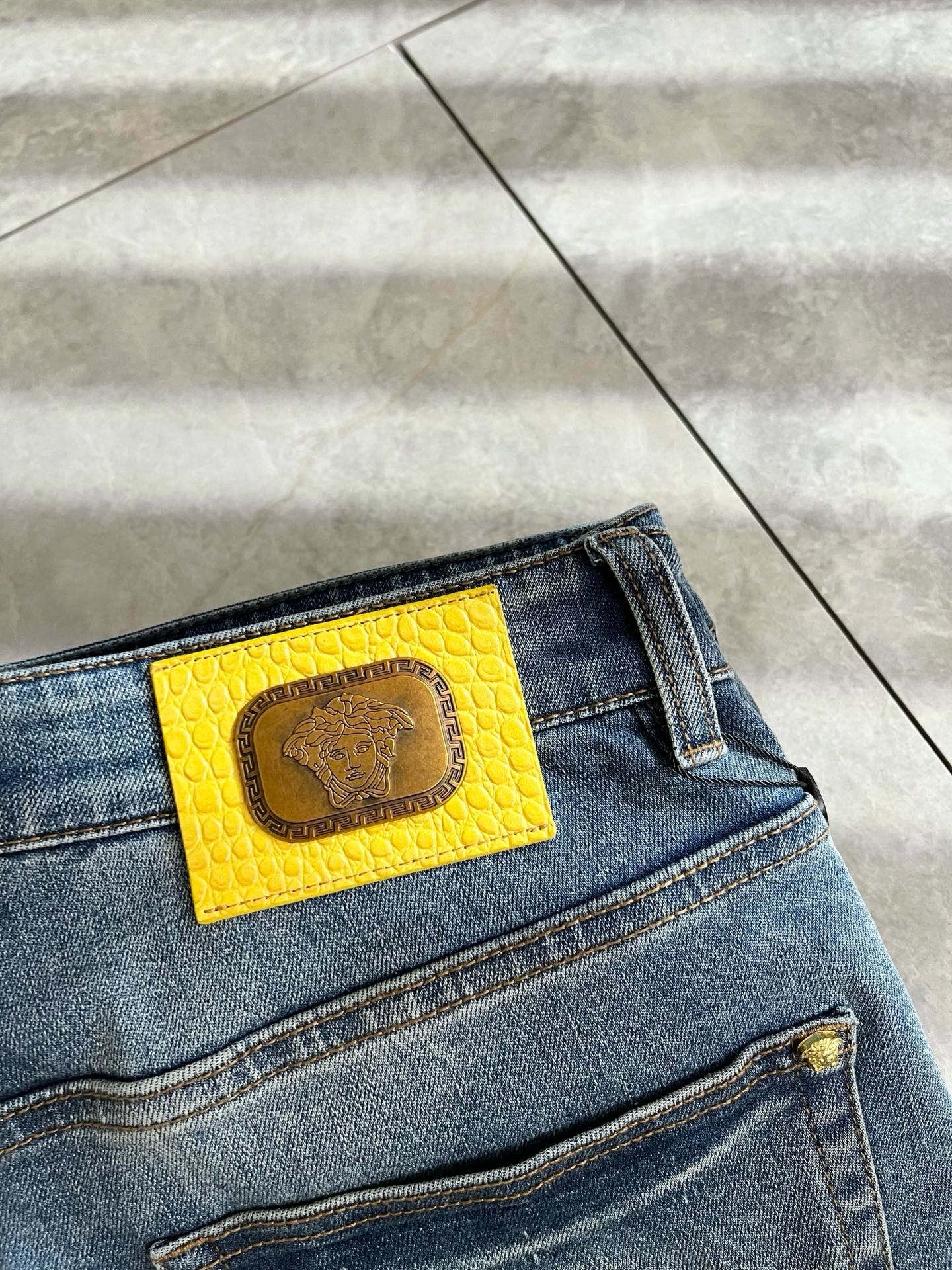 Versa*e范*哲 2025秋冬新款经典男士休闲牛仔裤、代工厂出品，出口欧美订单，2024官柜同步发售