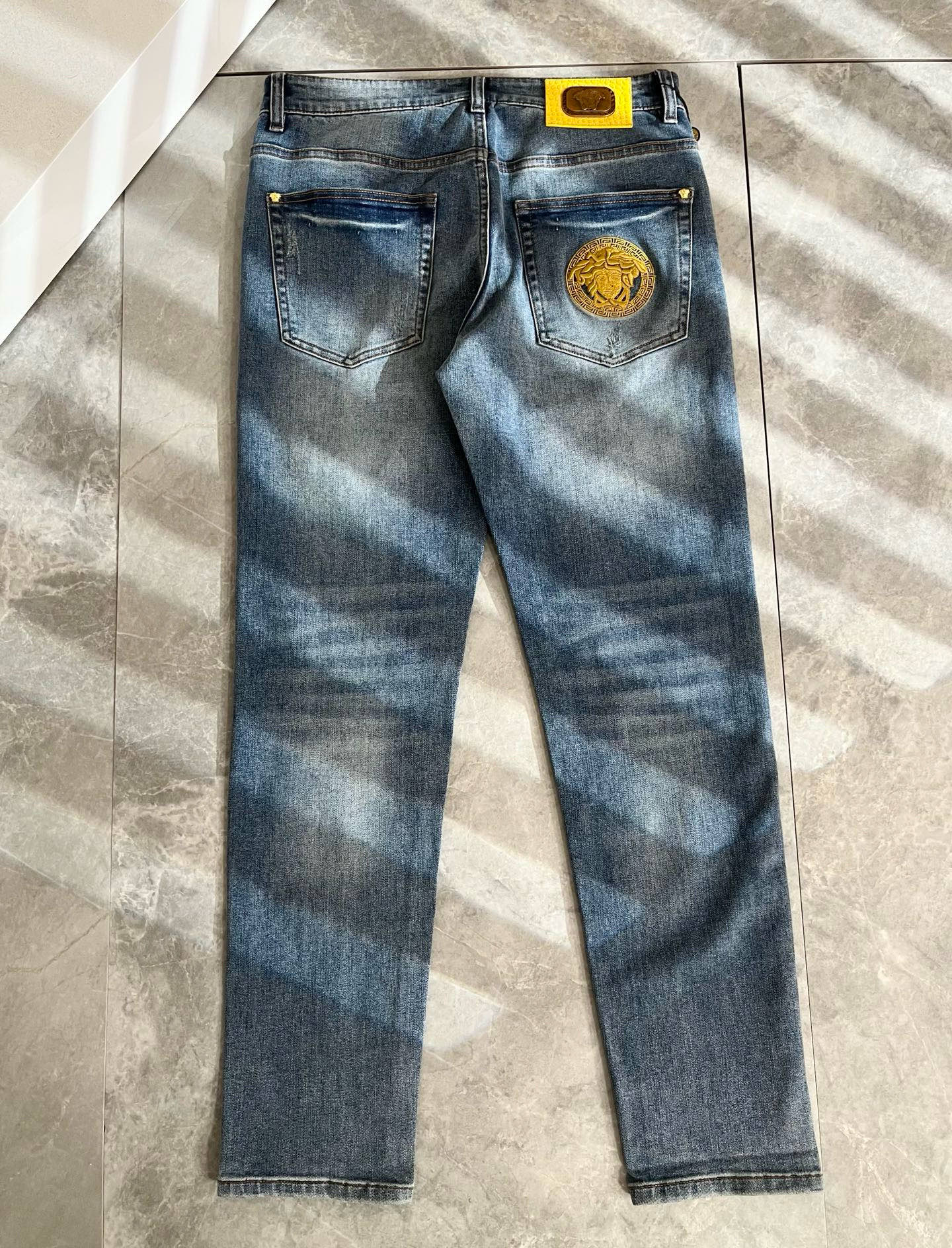 Versa*e范*哲 2025秋冬新款经典男士休闲牛仔裤、代工厂出品，出口欧美订单，2024官柜同步发售