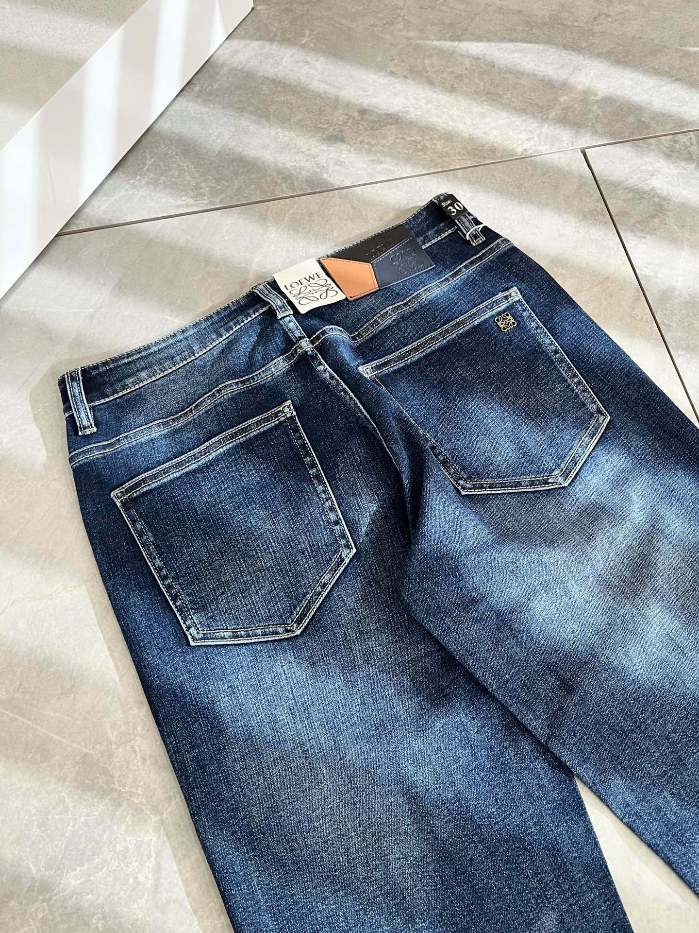 LO*WE/罗*威2025秋冬新品男士时装款高端休闲裤，香港洋行渠道货，日本原厂出品，纯血统品质，完美延