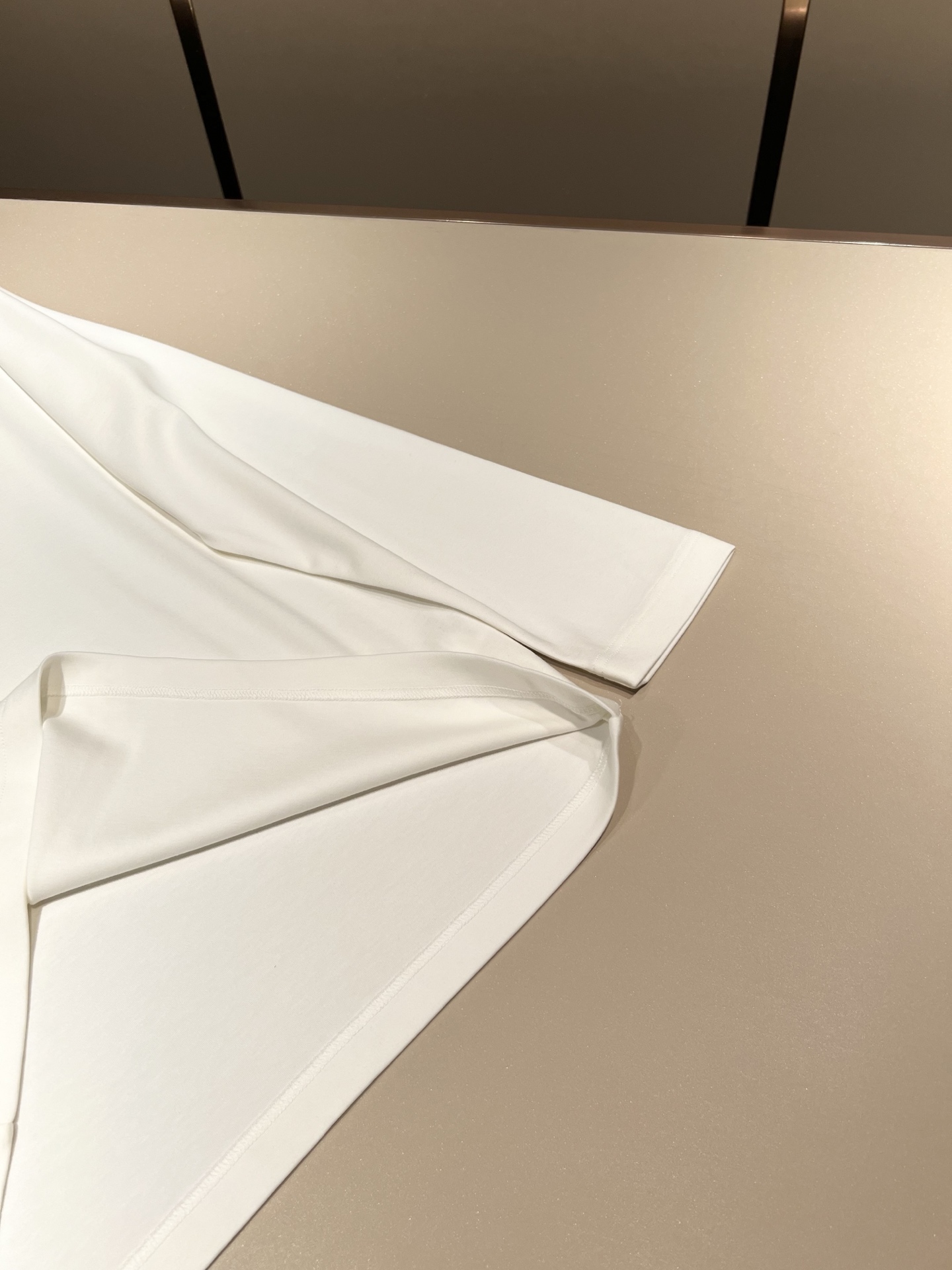 迪桑特DESCENTE，2025秋冬新款长袖Polo衫，自年荣耀至今的专业运动品牌。80余年来，始终坚持