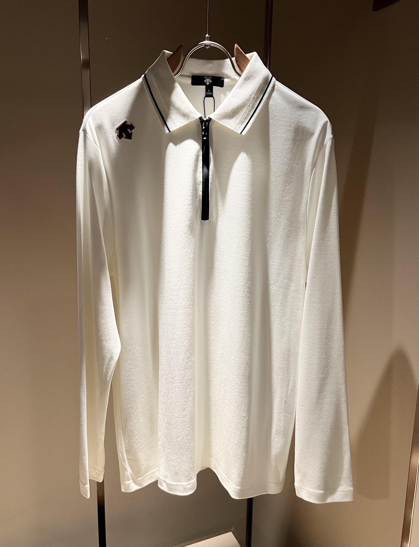 迪桑特DESCENTE，2025秋冬新款长袖Polo衫，自年荣耀至今的专业运动品牌。80余年来，始终坚持