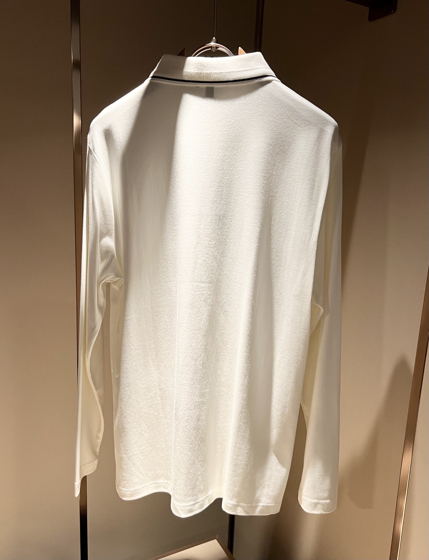 迪桑特DESCENTE，2025秋冬新款长袖Polo衫，自年荣耀至今的专业运动品牌。80余年来，始终坚持