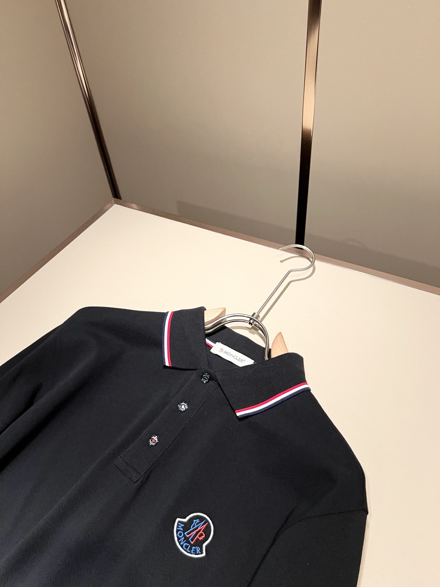 MON蒙**口2025秋冬新款男士原单男士短袖POLO衫，贸易公司货，官网同步发售！此类型的基础单品是每