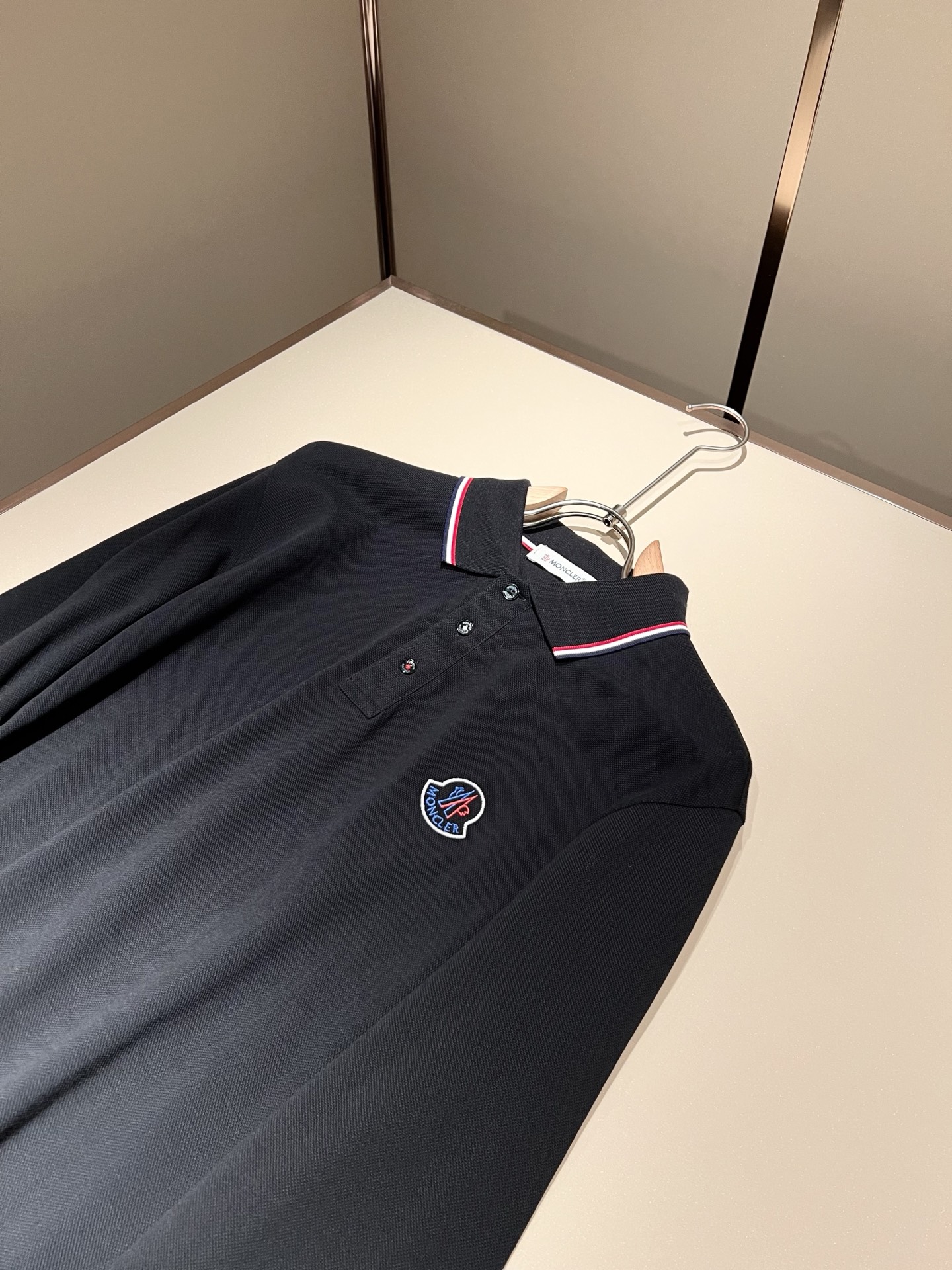 MON蒙**口2025秋冬新款男士原单男士短袖POLO衫，贸易公司货，官网同步发售！此类型的基础单品是每