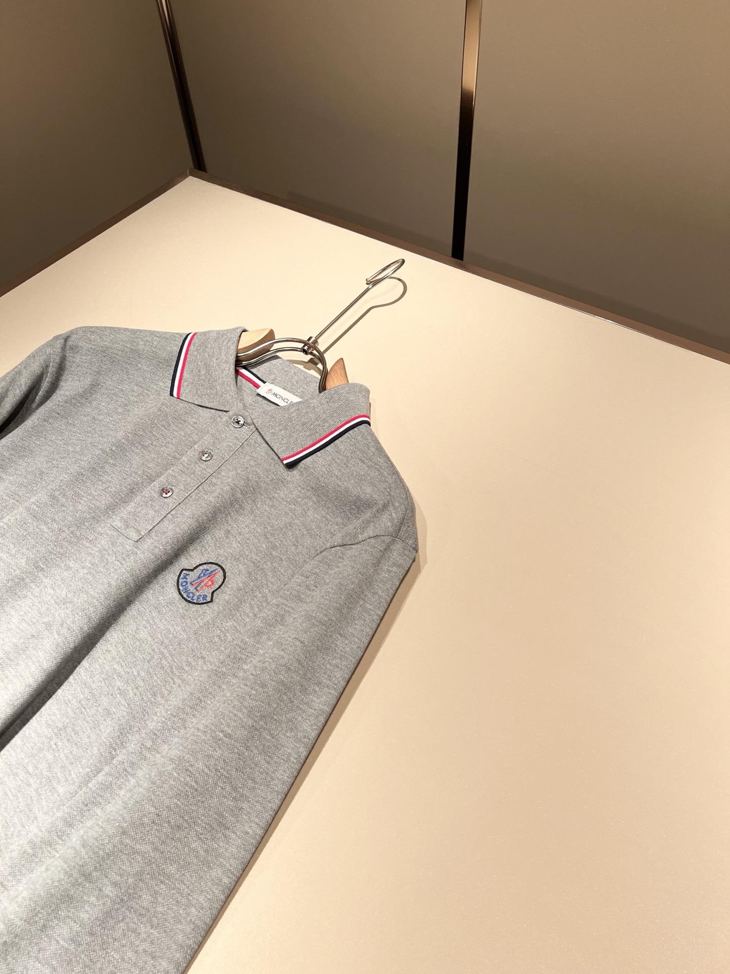 MON蒙**口2025秋冬新款男士原单男士短袖POLO衫，贸易公司货，官网同步发售！此类型的基础单品是每