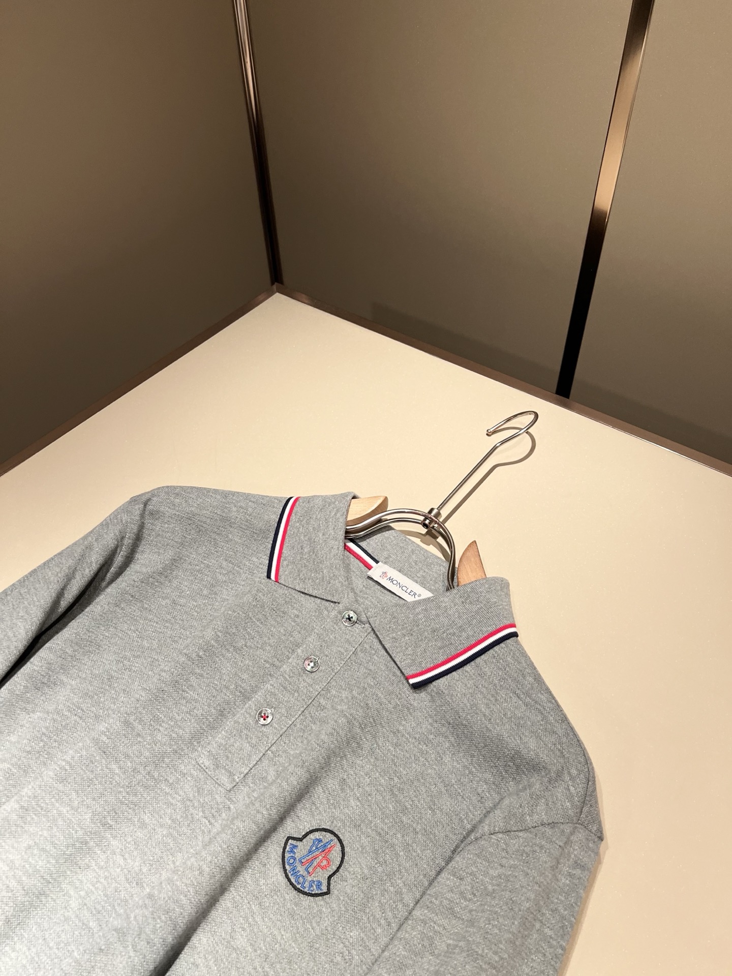 MON蒙**口2025秋冬新款男士原单男士短袖POLO衫，贸易公司货，官网同步发售！此类型的基础单品是每